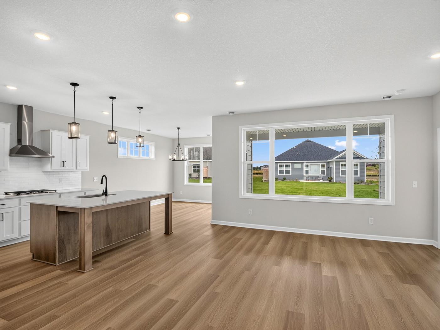 11368 Minnesota Court N Property Photo 3
