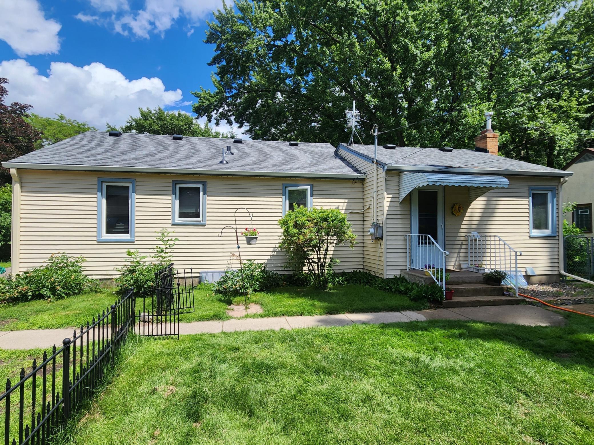 5817 Perry Avenue N Property Photo 3