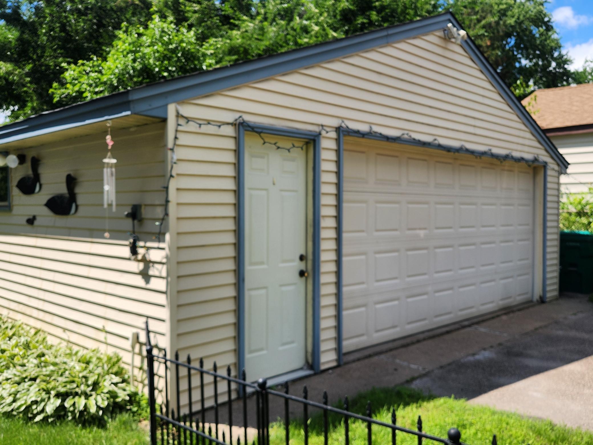 5817 Perry Avenue N Property Photo 4