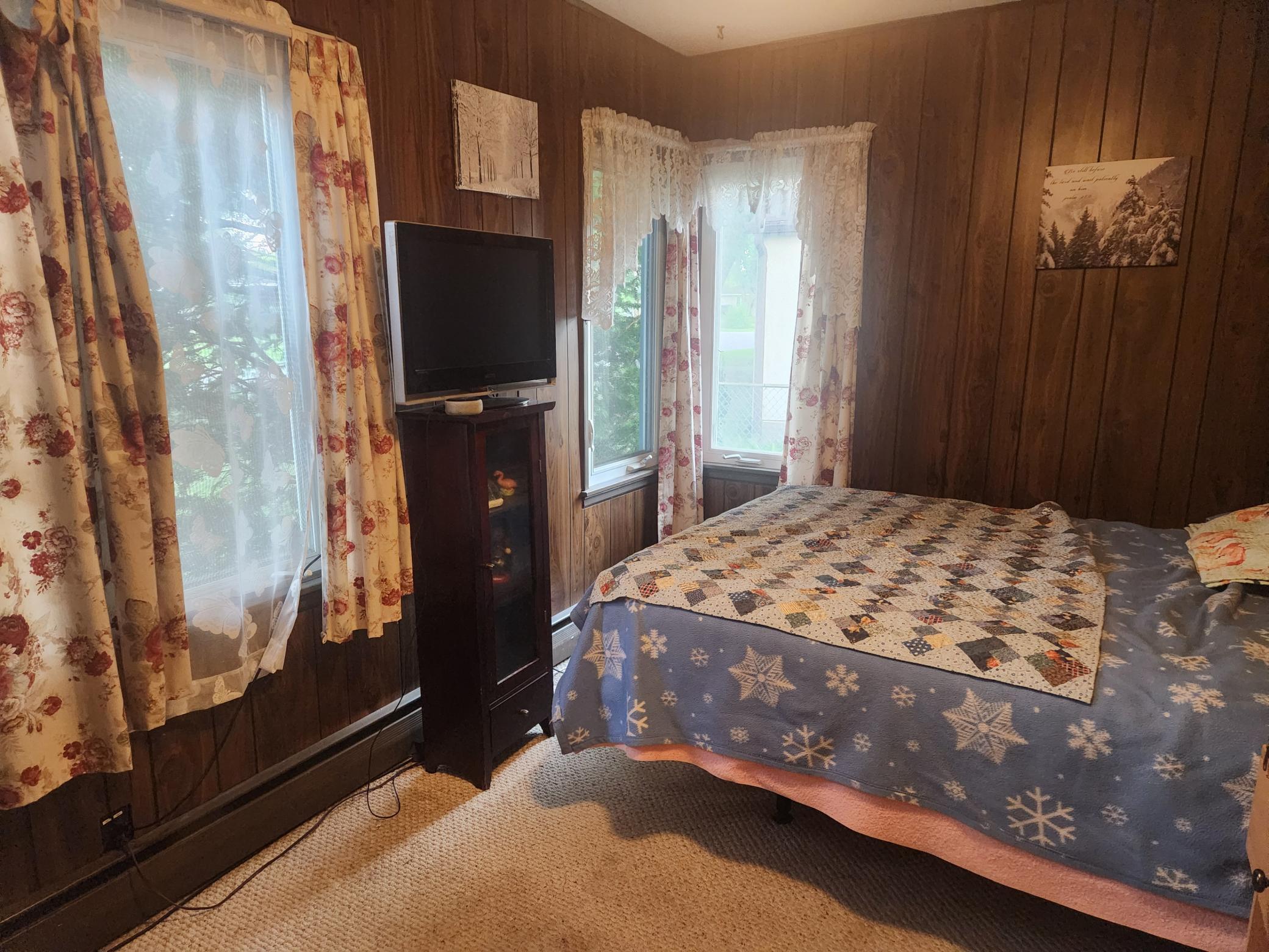 5817 Perry Avenue N Property Photo 11