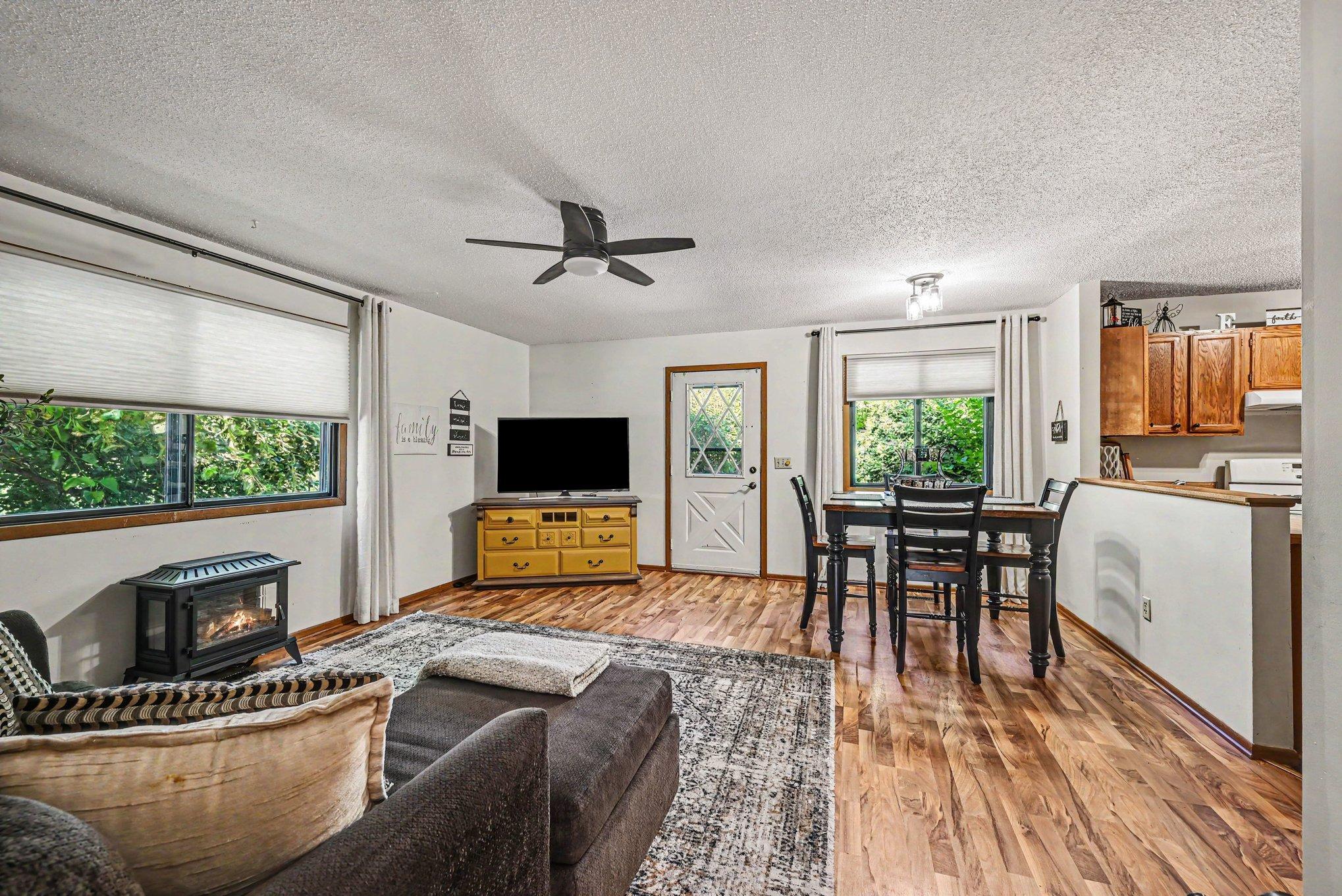1516 Helmo Avenue N Property Photo 2
