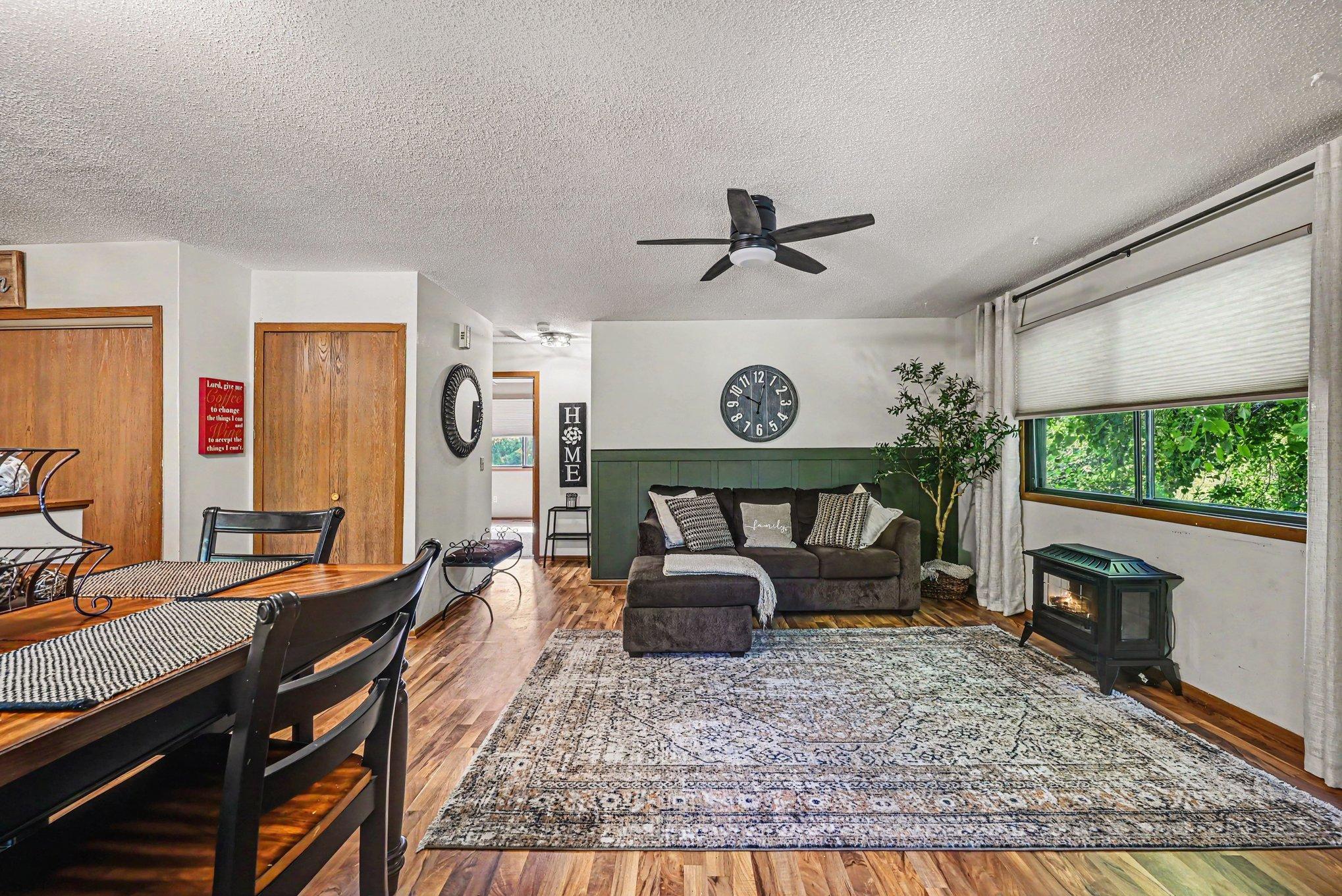 1516 Helmo Avenue N Property Photo 3