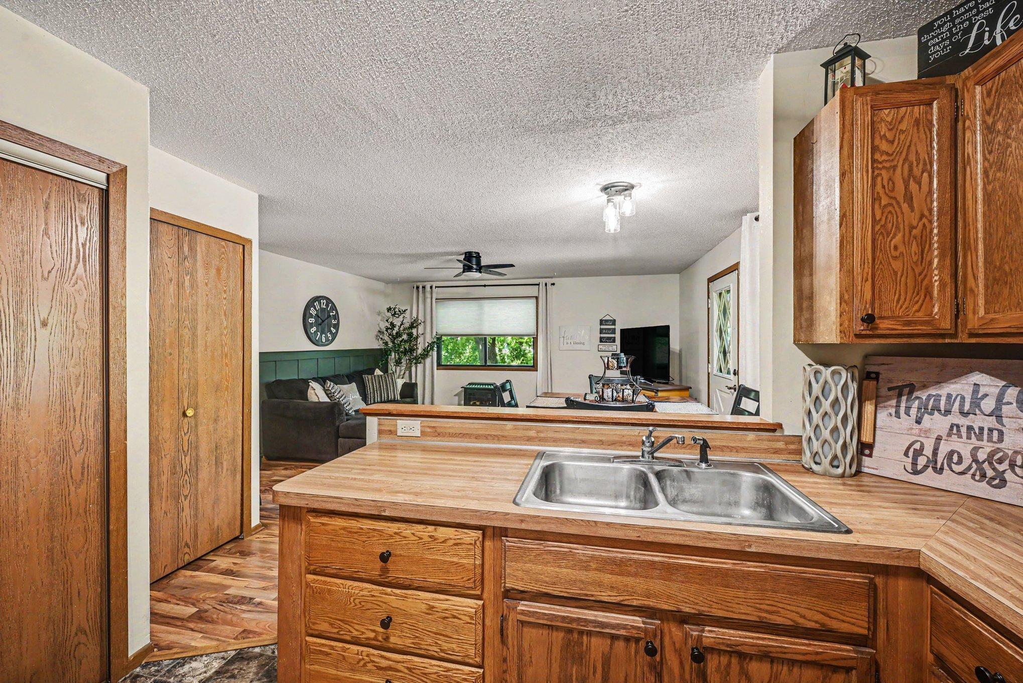 1516 Helmo Avenue N Property Photo 6