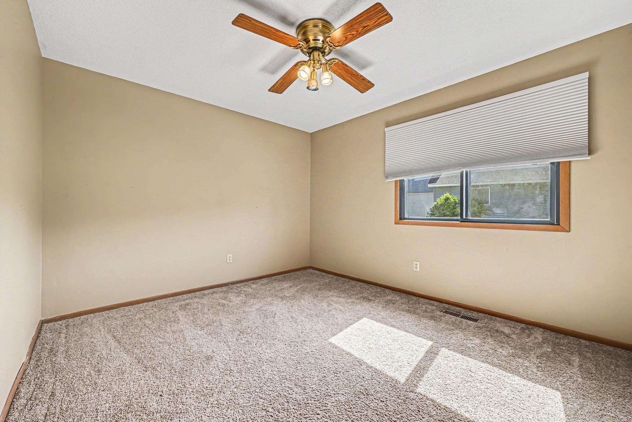 1516 Helmo Avenue N Property Photo 11