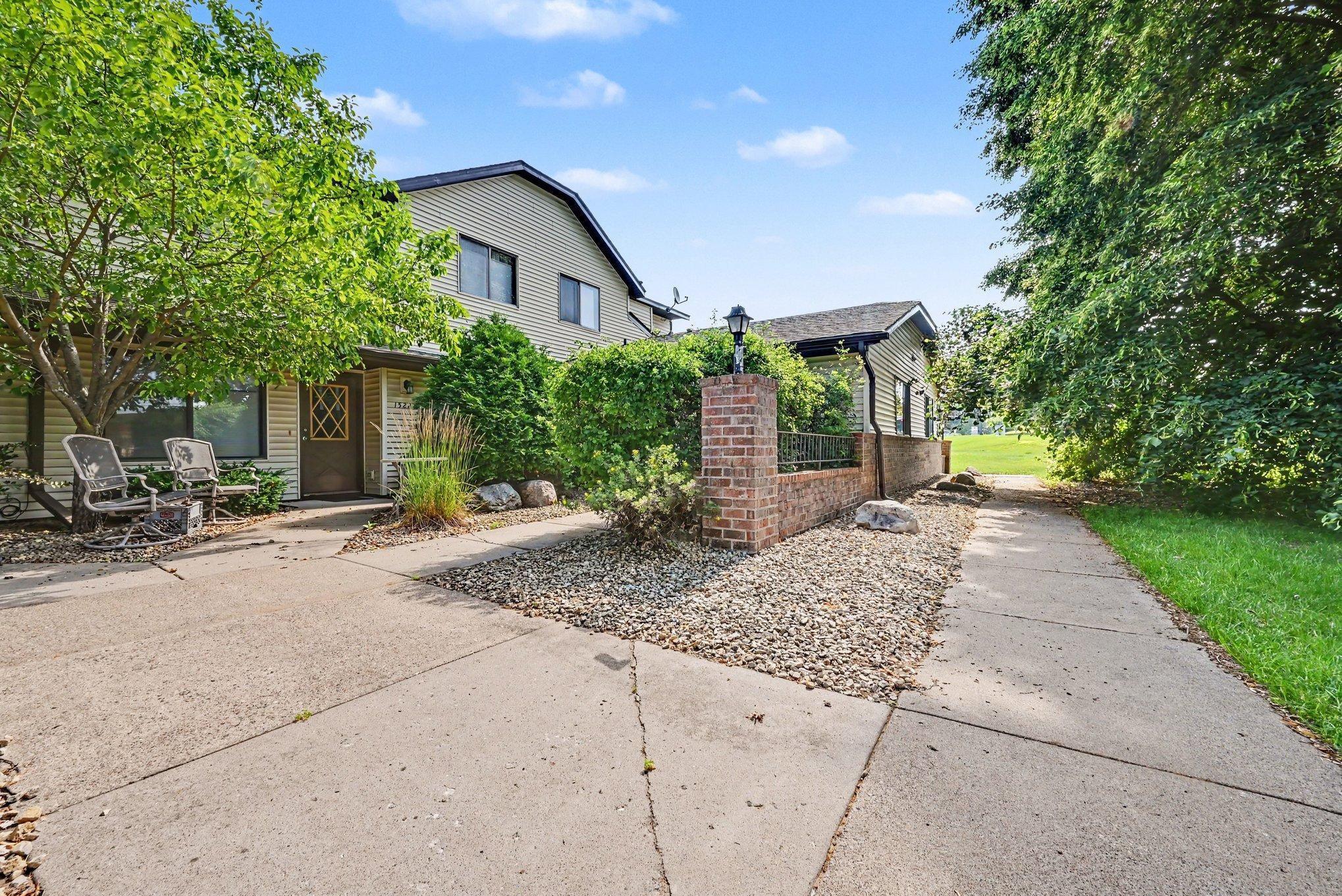 1516 Helmo Avenue N Property Photo 13