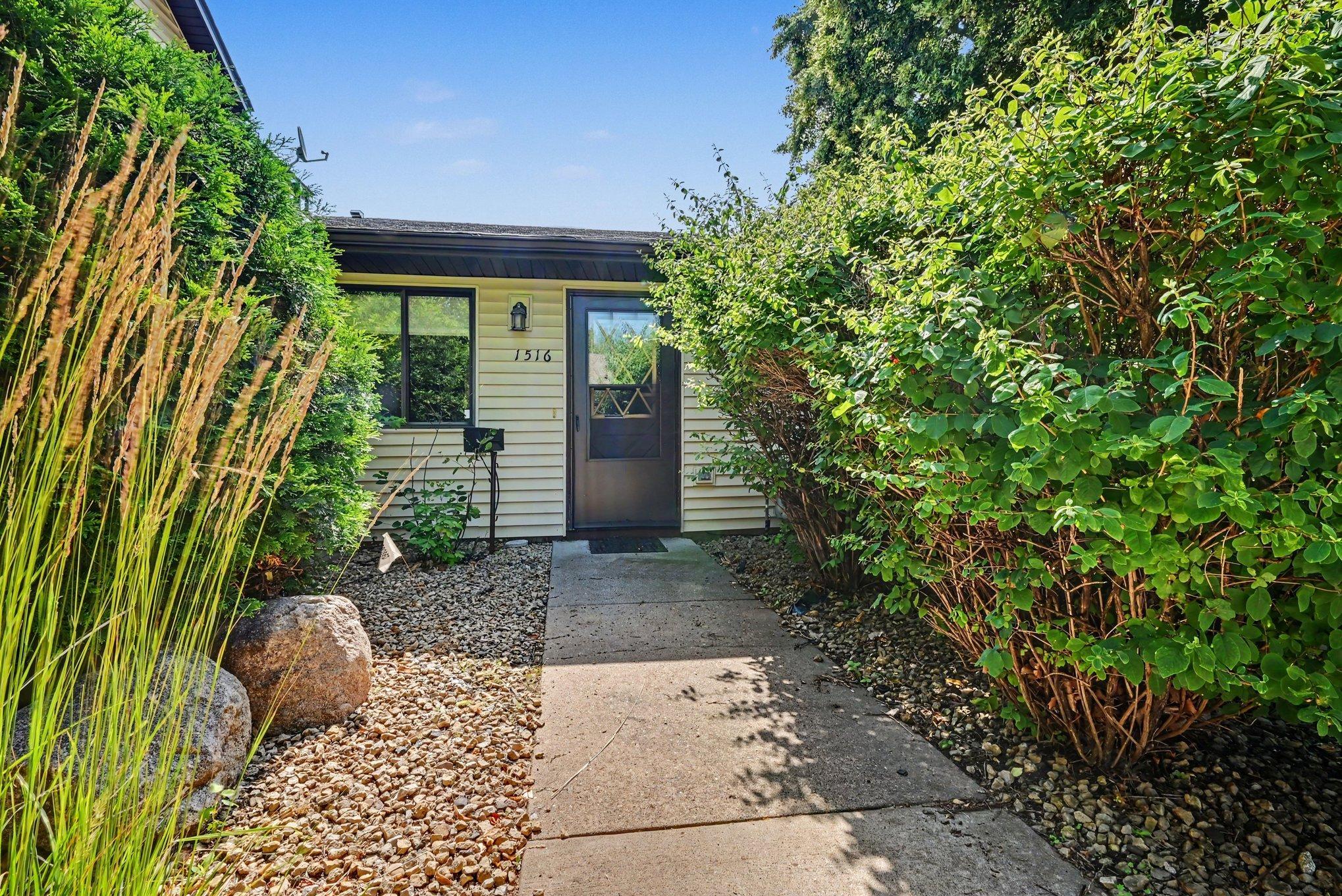 1516 Helmo Avenue N Property Photo 14