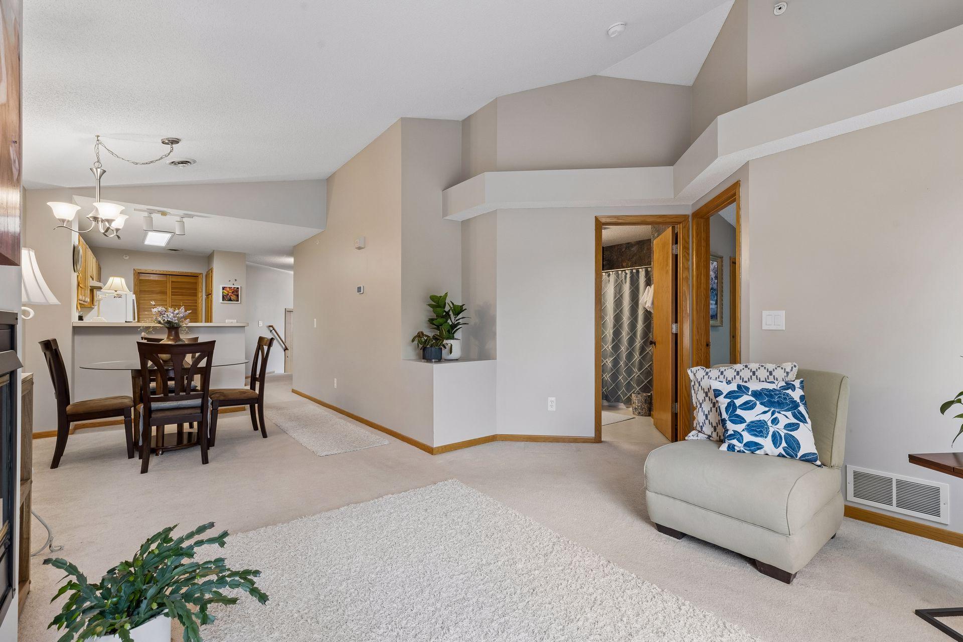 2240 Ranchview Lane N 80 Property Photo 16