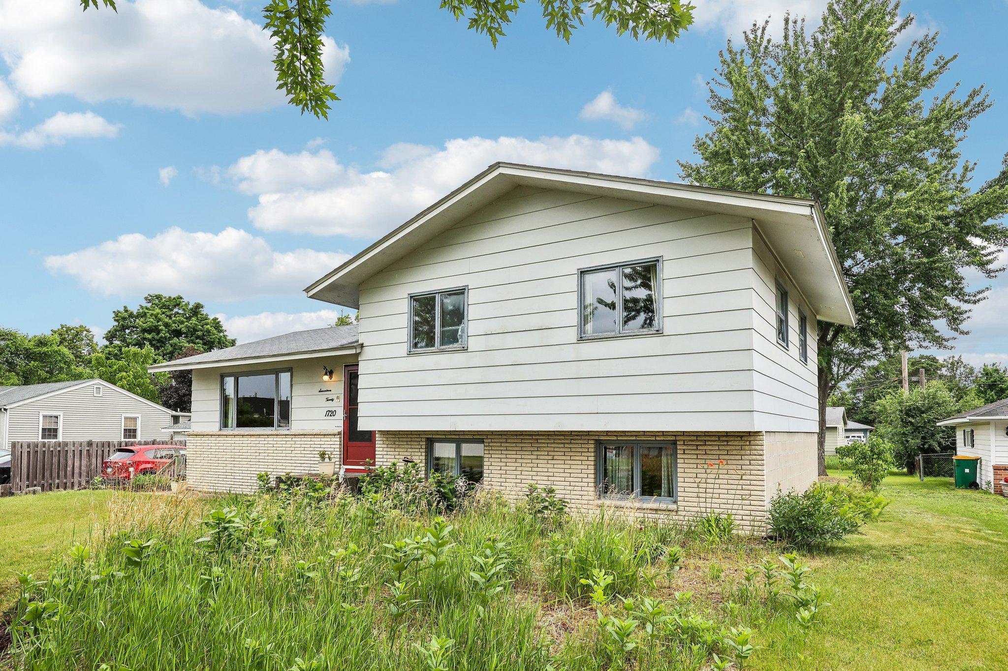1720 69th Avenue N Property Photo 2