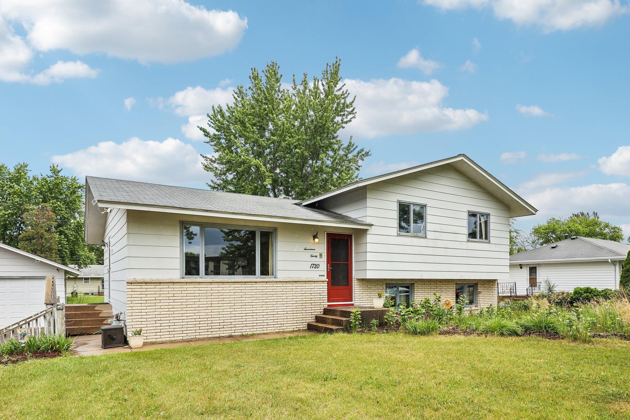 1720 69th Avenue N Property Photo 3