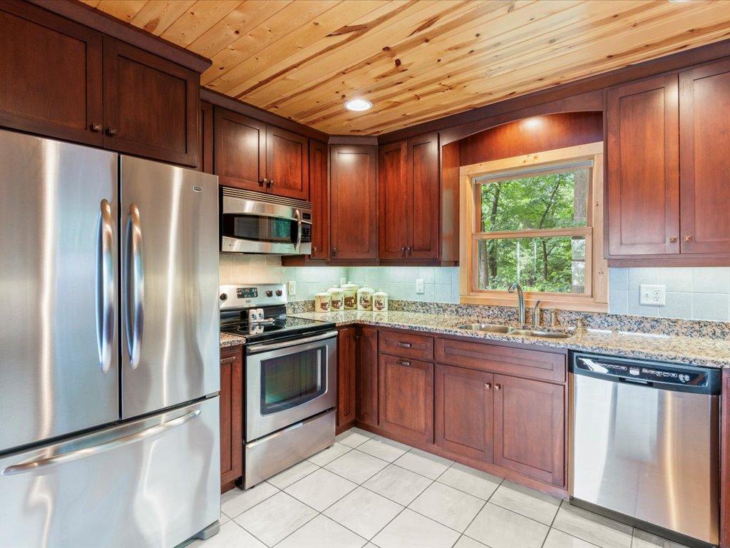 6485 Lendee Drive Property Photo 8