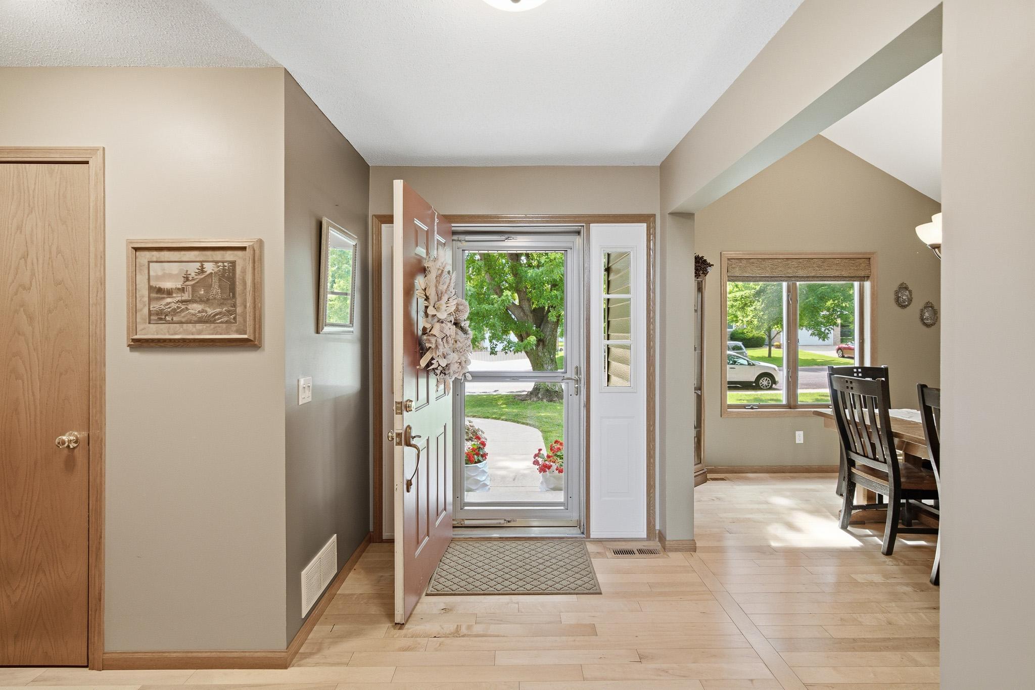 1576 La Mar Drive Property Photo 2