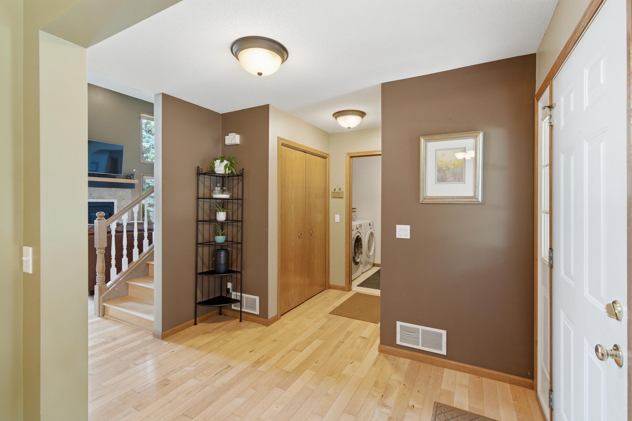1576 La Mar Drive Property Photo 3