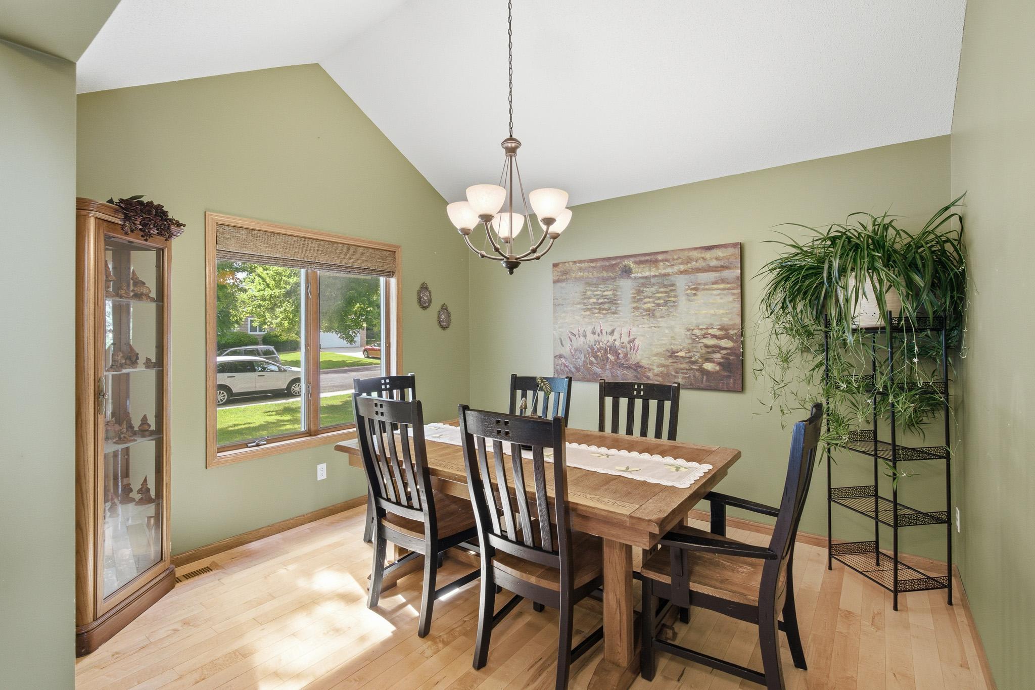 1576 La Mar Drive Property Photo 4