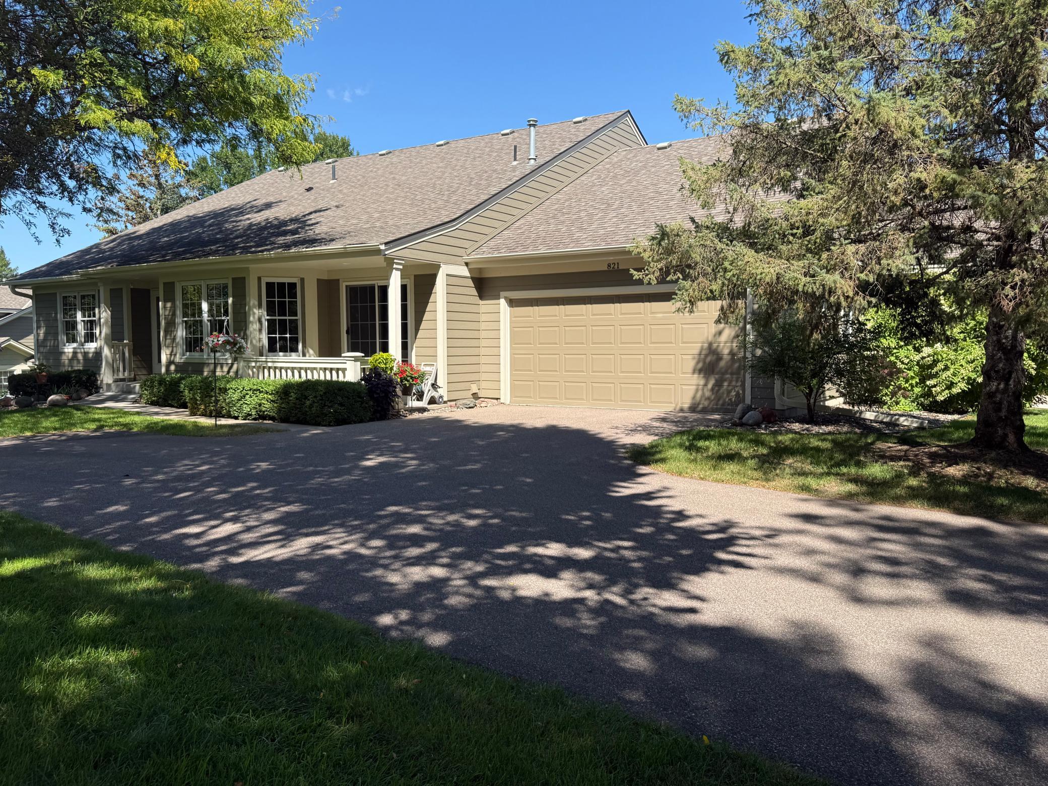 821 Ivy Lane Property Photo 1