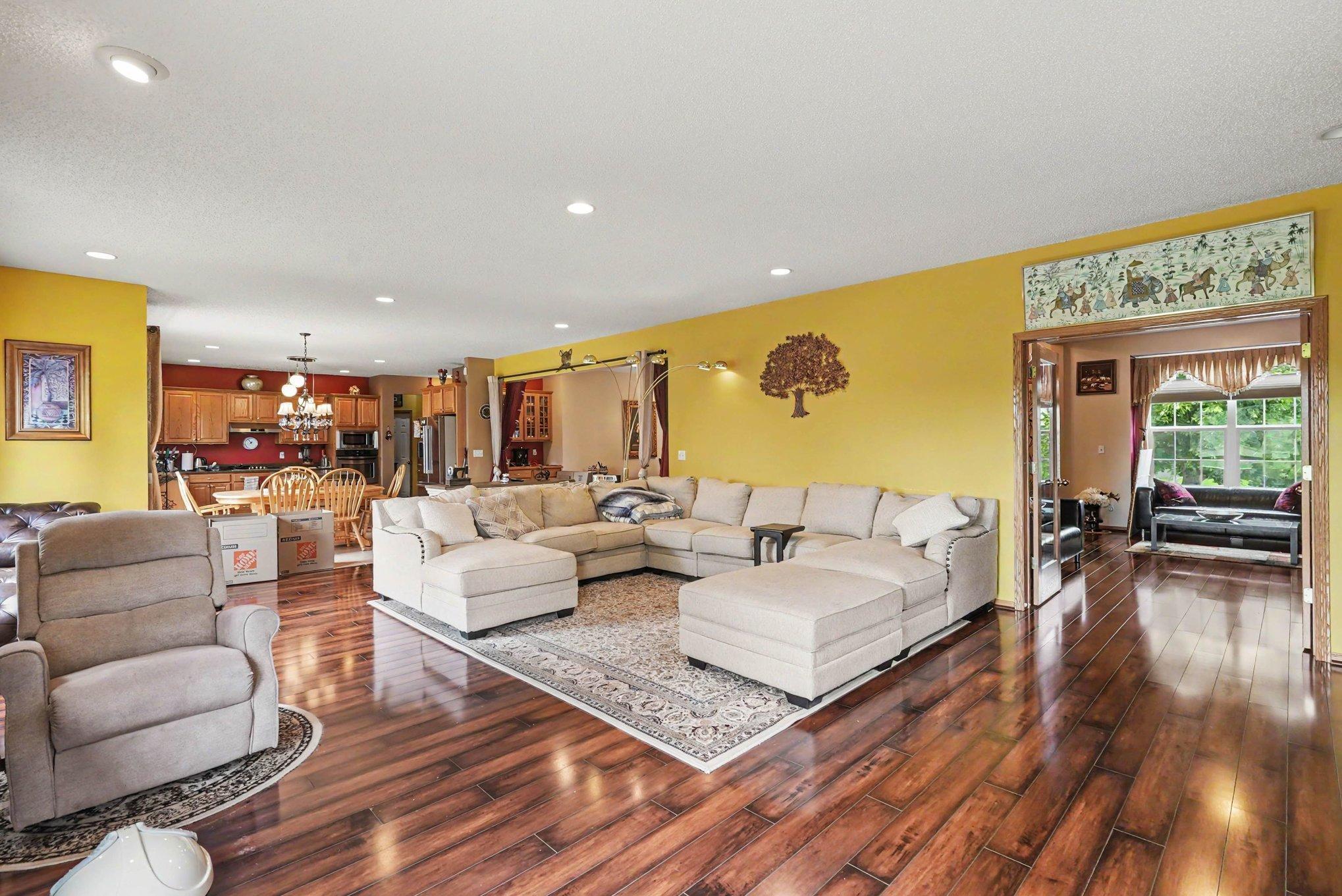 6452 Pheasant Hills Drive Property Photo 3