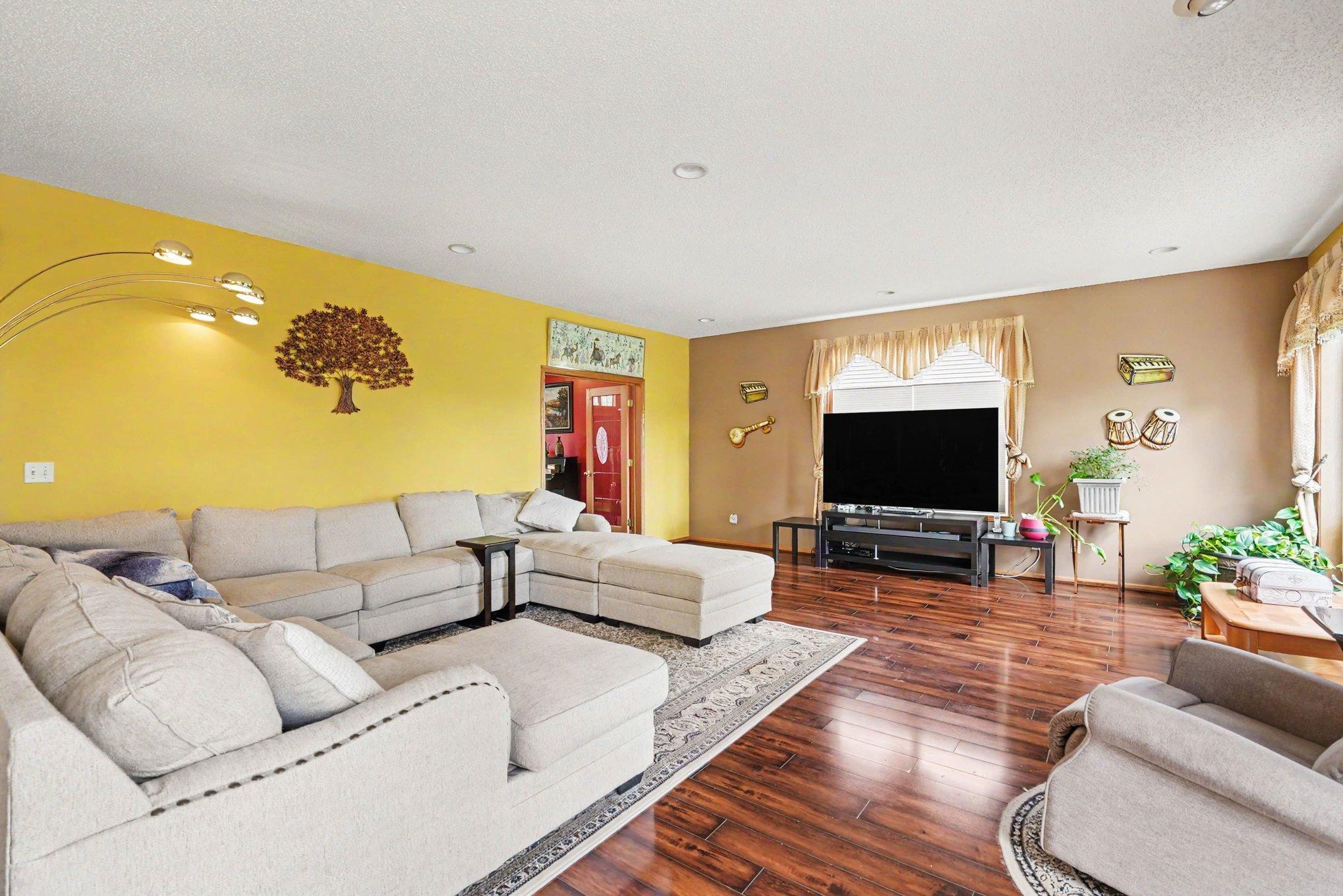 6452 Pheasant Hills Drive Property Photo 5