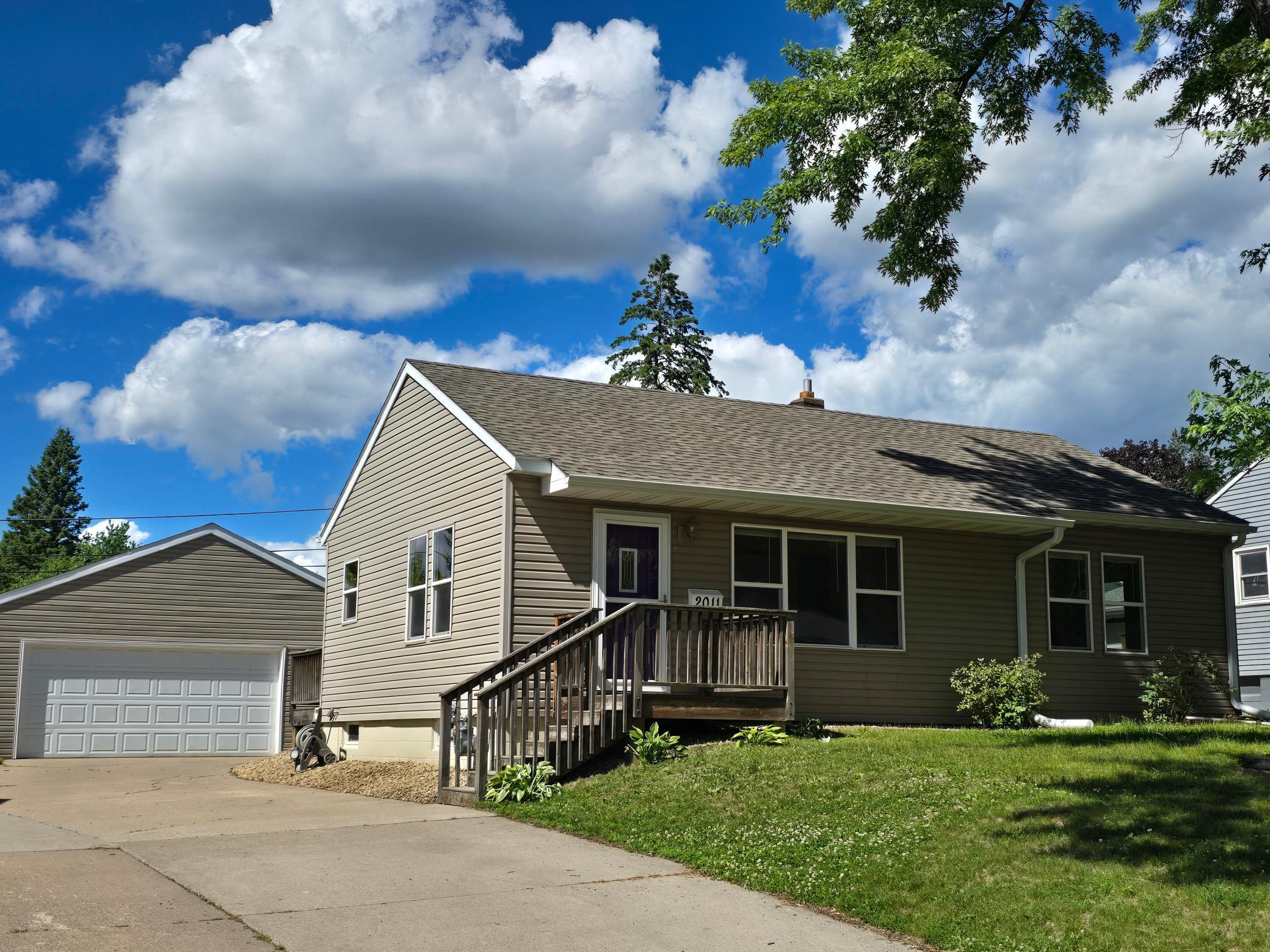 2011 Northwood Drive Property Photo 1