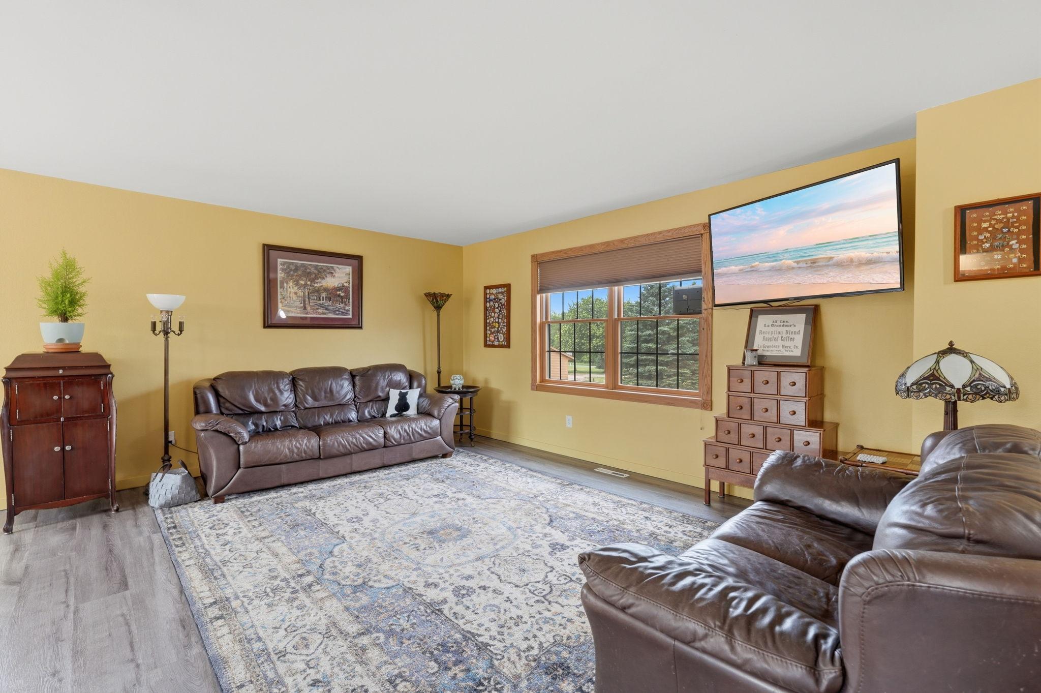 483 Prairie Lane Property Photo 4