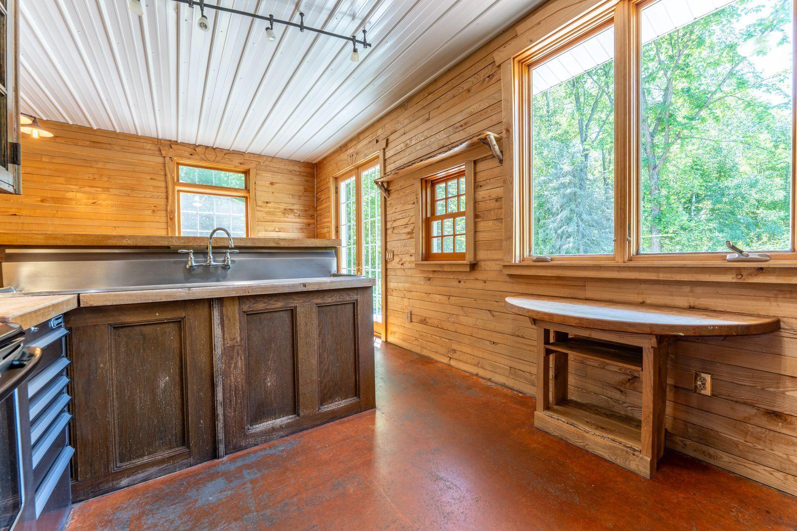 9374 Alango Road Property Photo 10