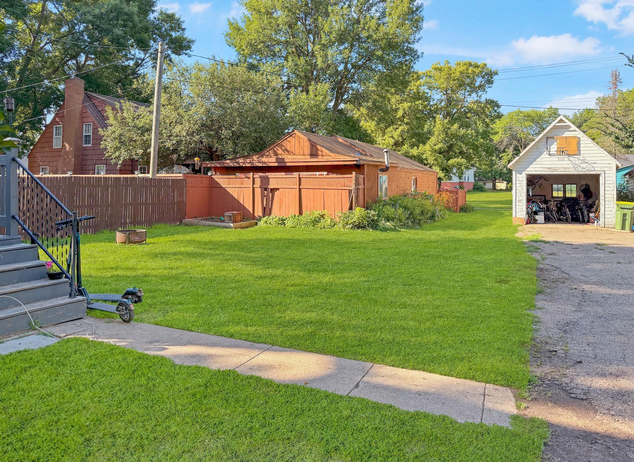 313 Hollett Street Property Photo 8