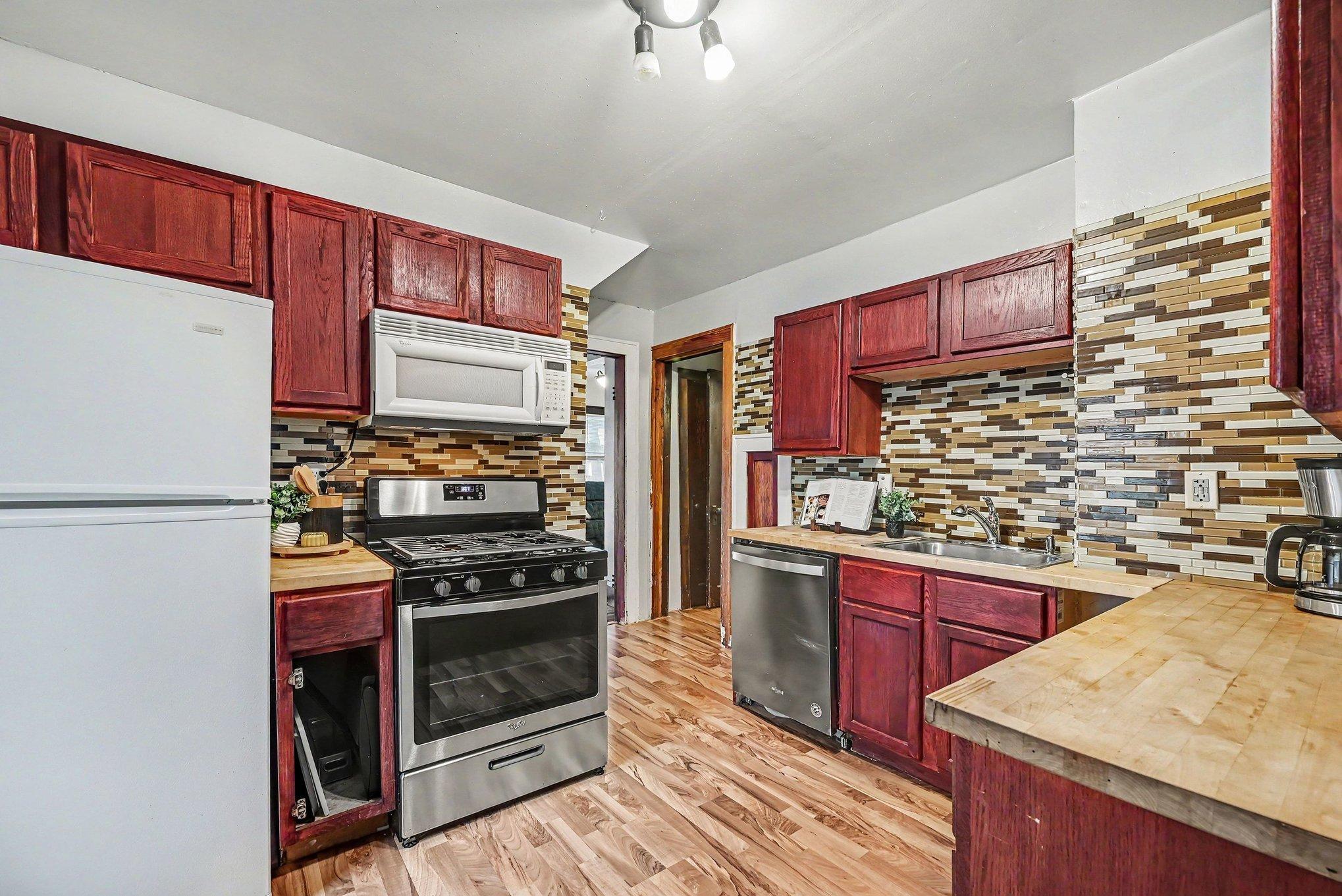 956 Juno Avenue Property Photo 10