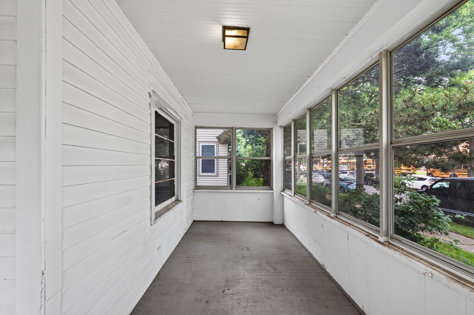 3305 Elliot Avenue Property Photo 3