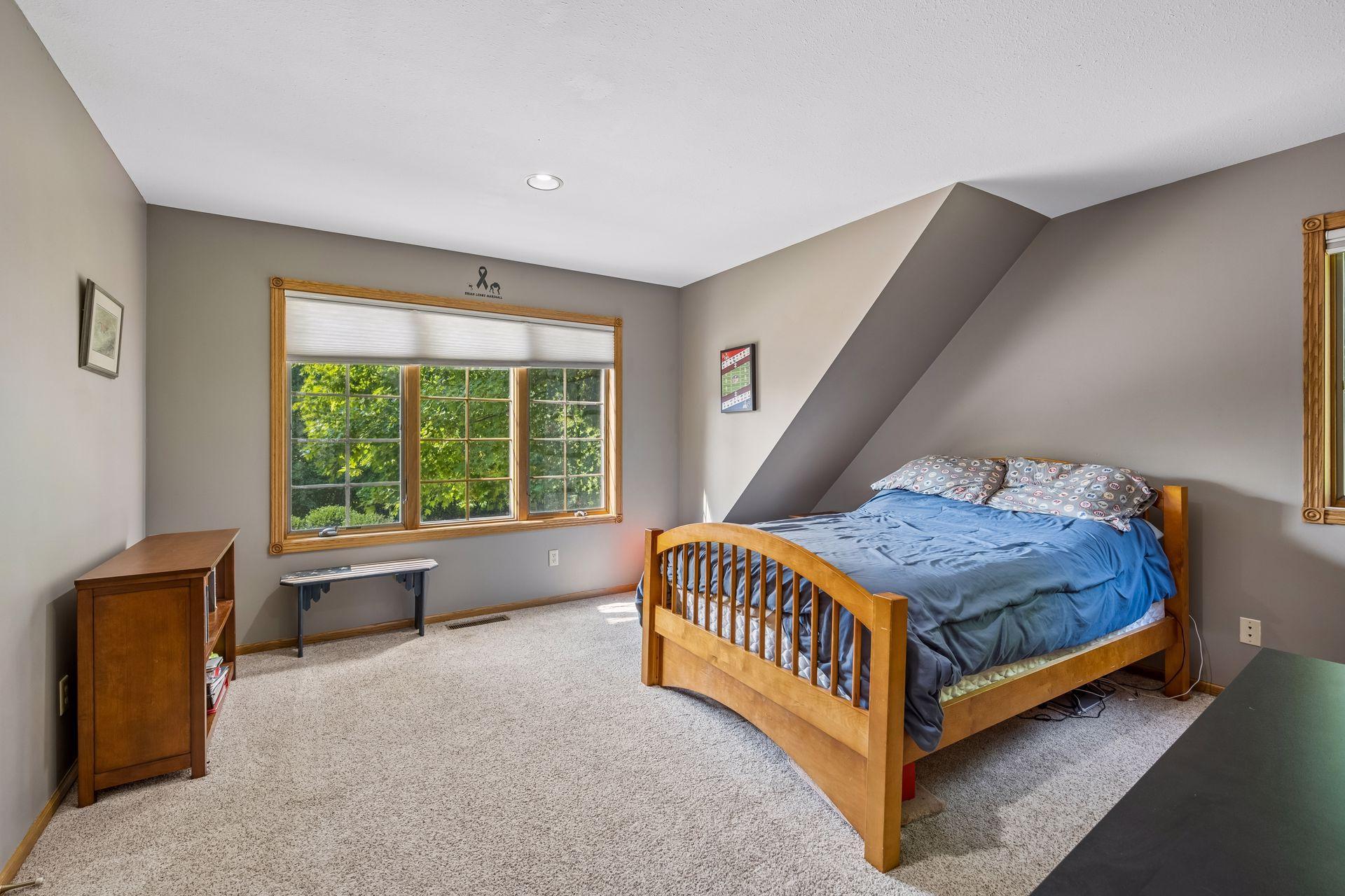2510 Hamlin Avenue Ne Property Photo 25