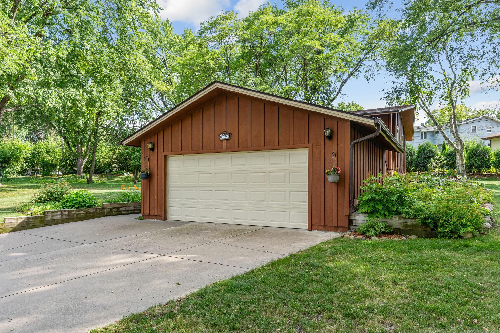 6041 Sumter Place N Property Photo 4