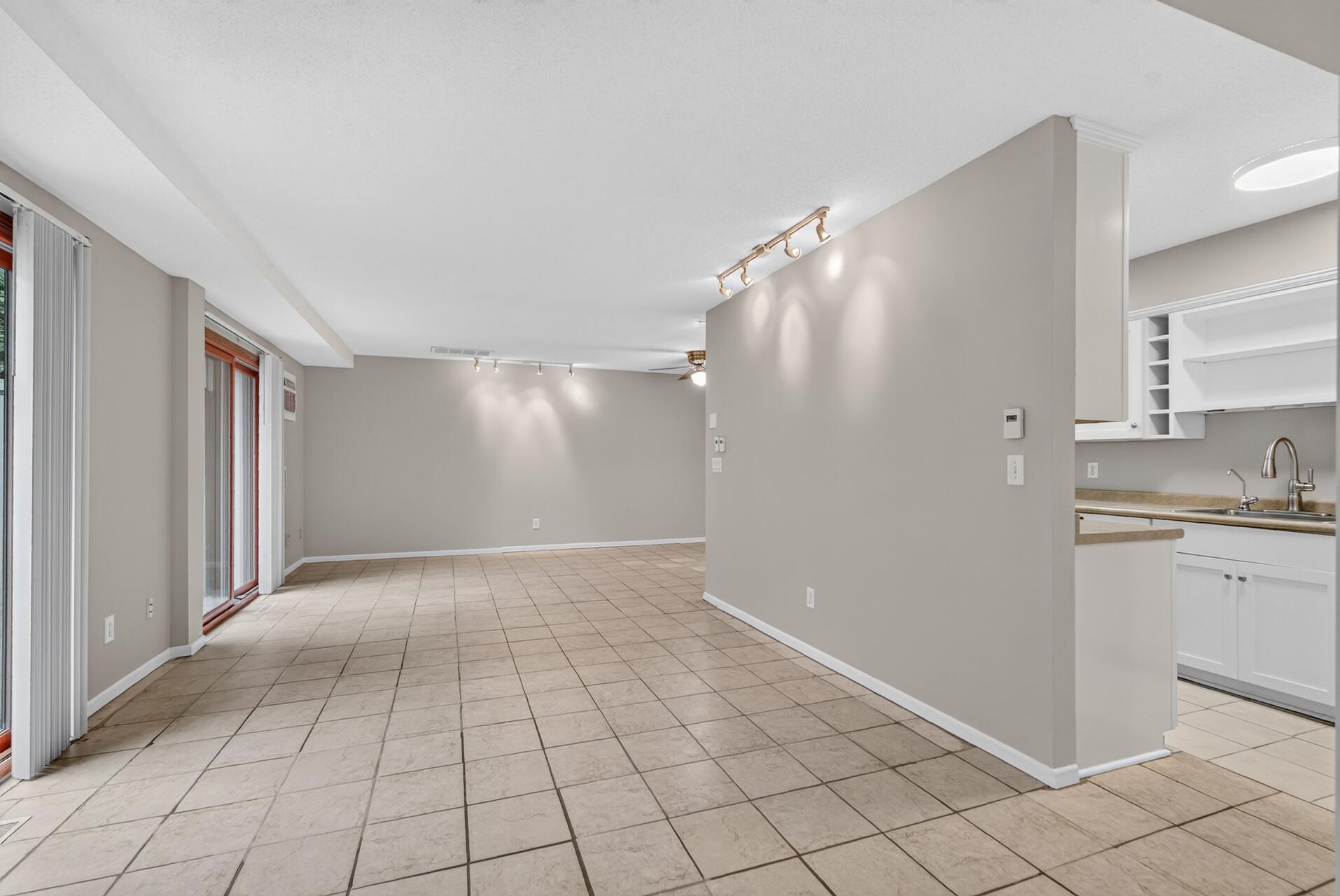 2502 Unity Avenue N Property Photo 5