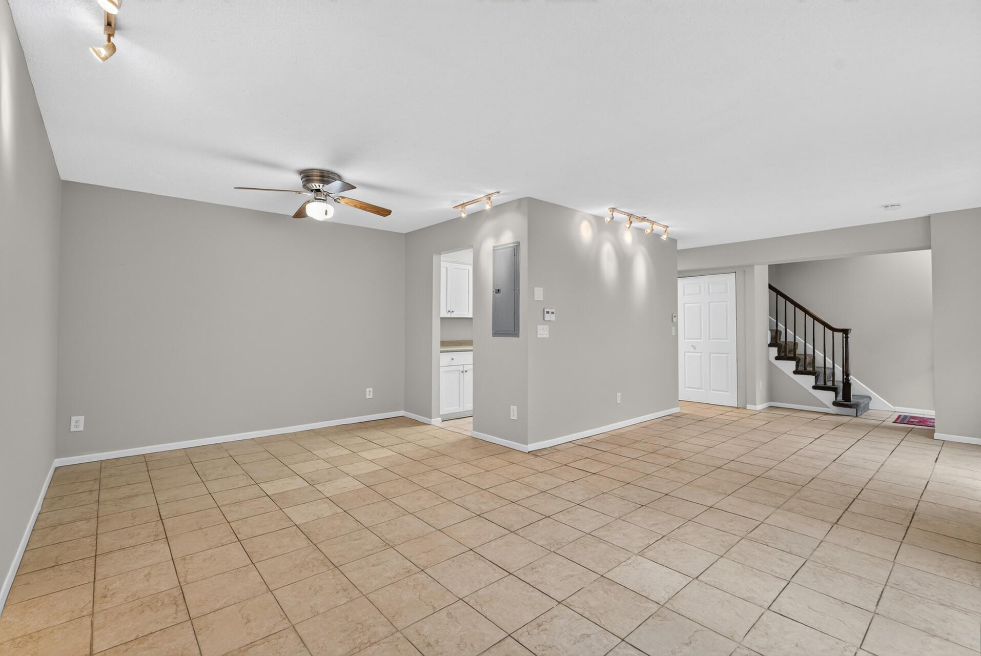 2502 Unity Avenue N Property Photo 9