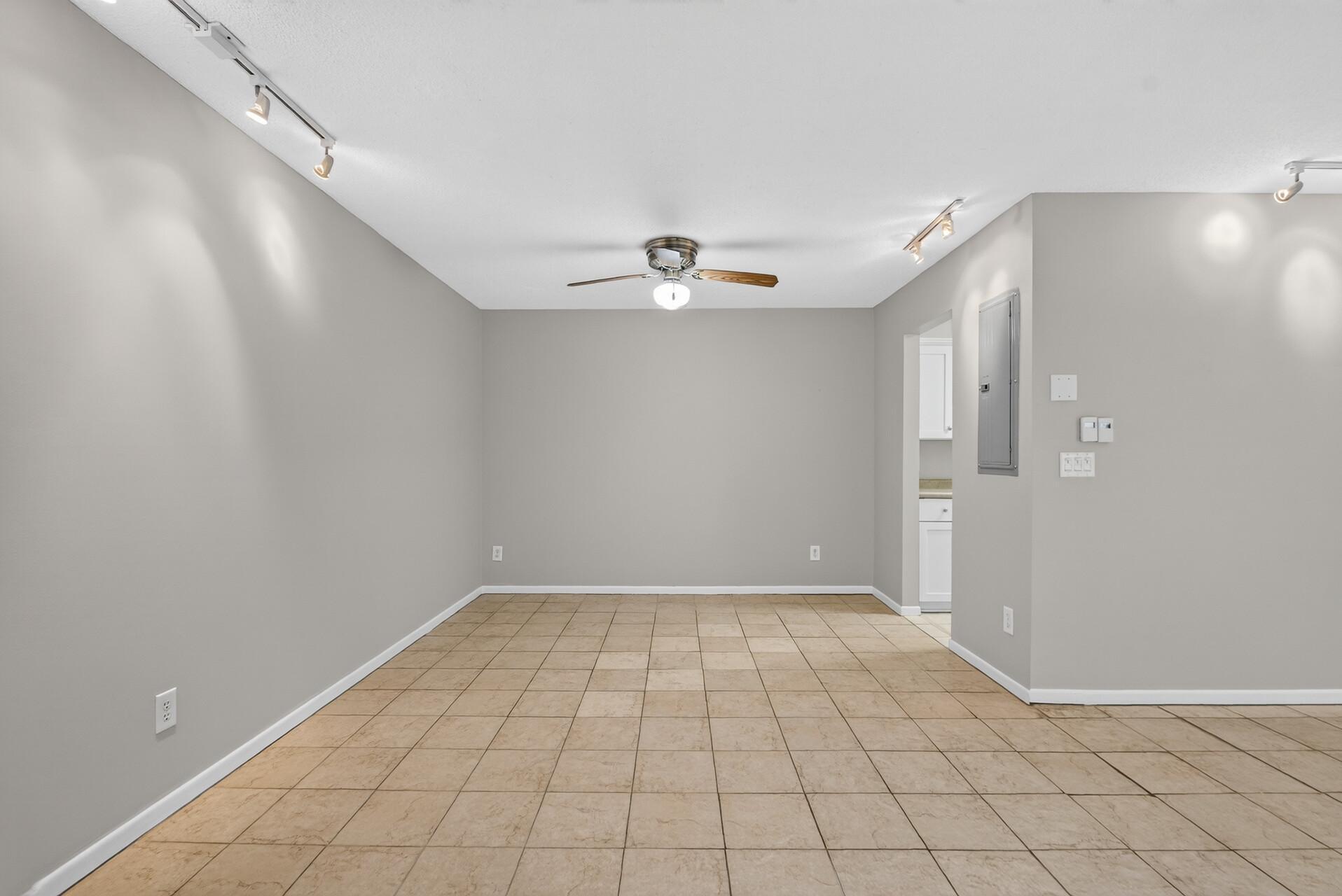 2502 Unity Avenue N Property Photo 10