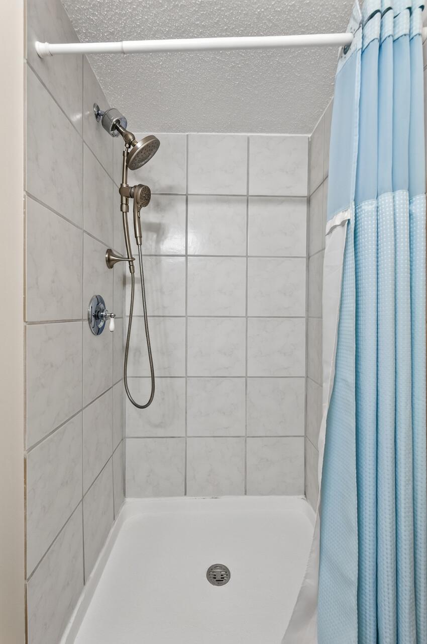 2502 Unity Avenue N Property Photo 22