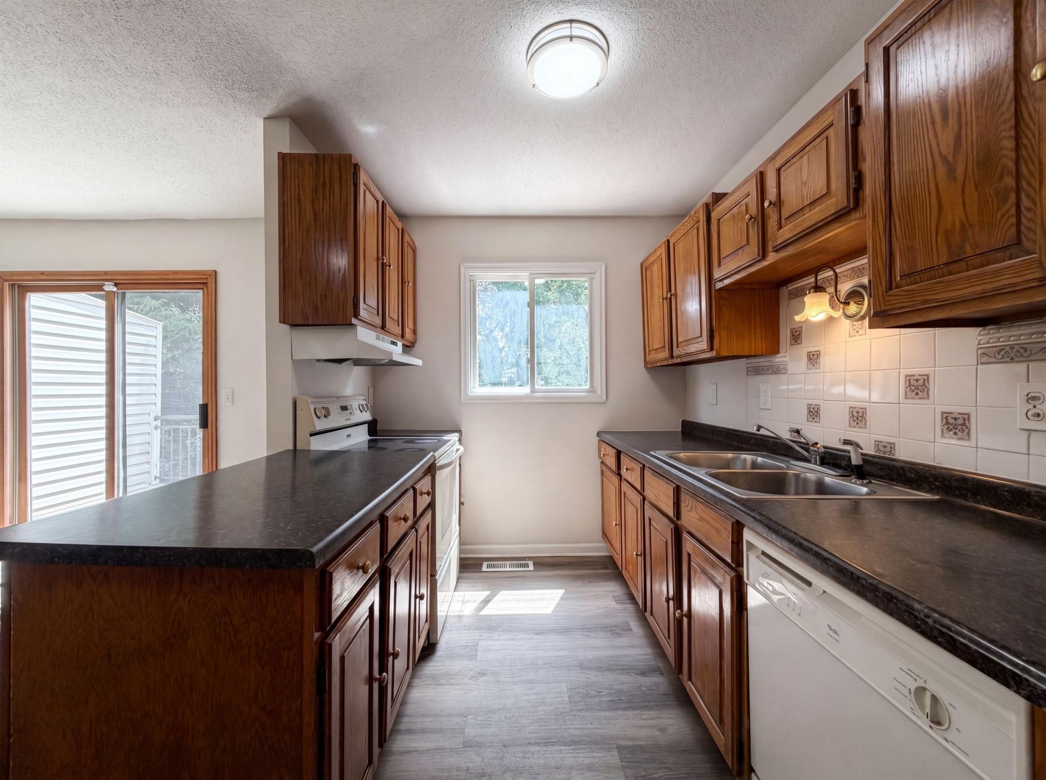 13637 Heather Hills Drive Property Photo 7