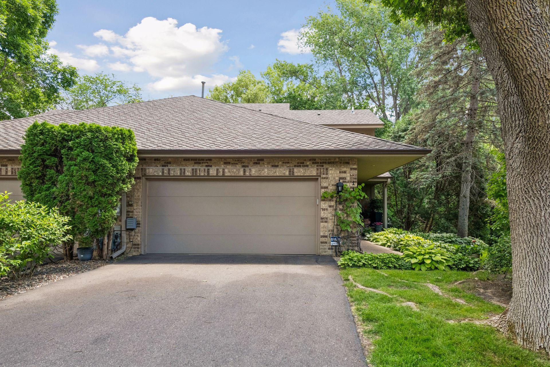 1140 Hollybrook Drive Property Photo 4