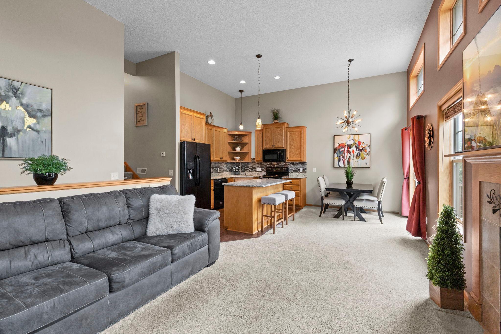 8374 Cedarview Circle Property Photo 3