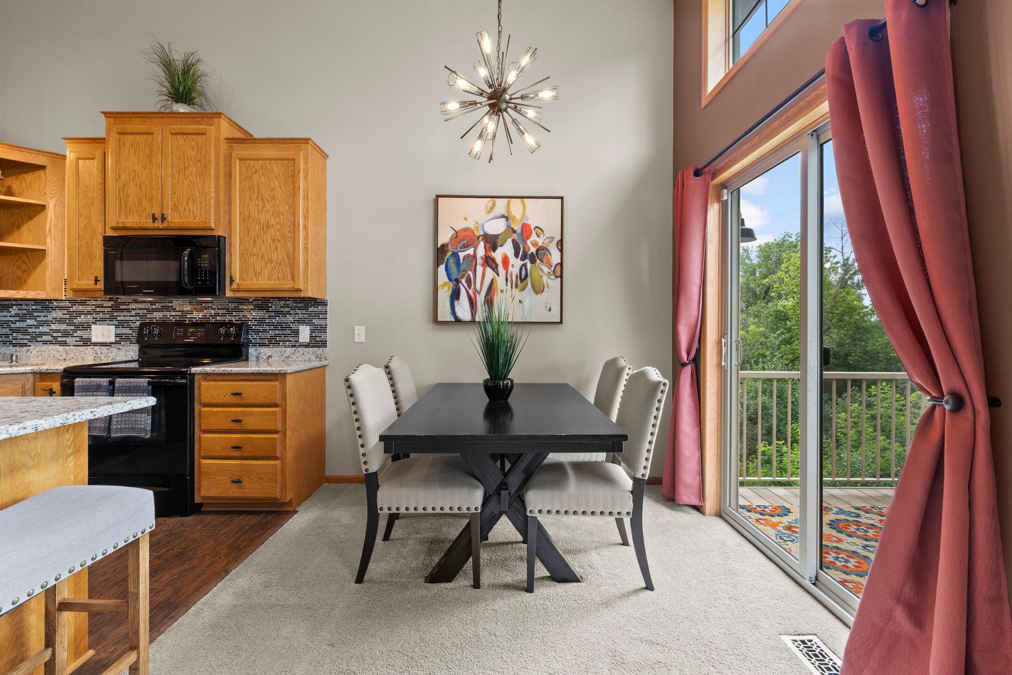 8374 Cedarview Circle Property Photo 4