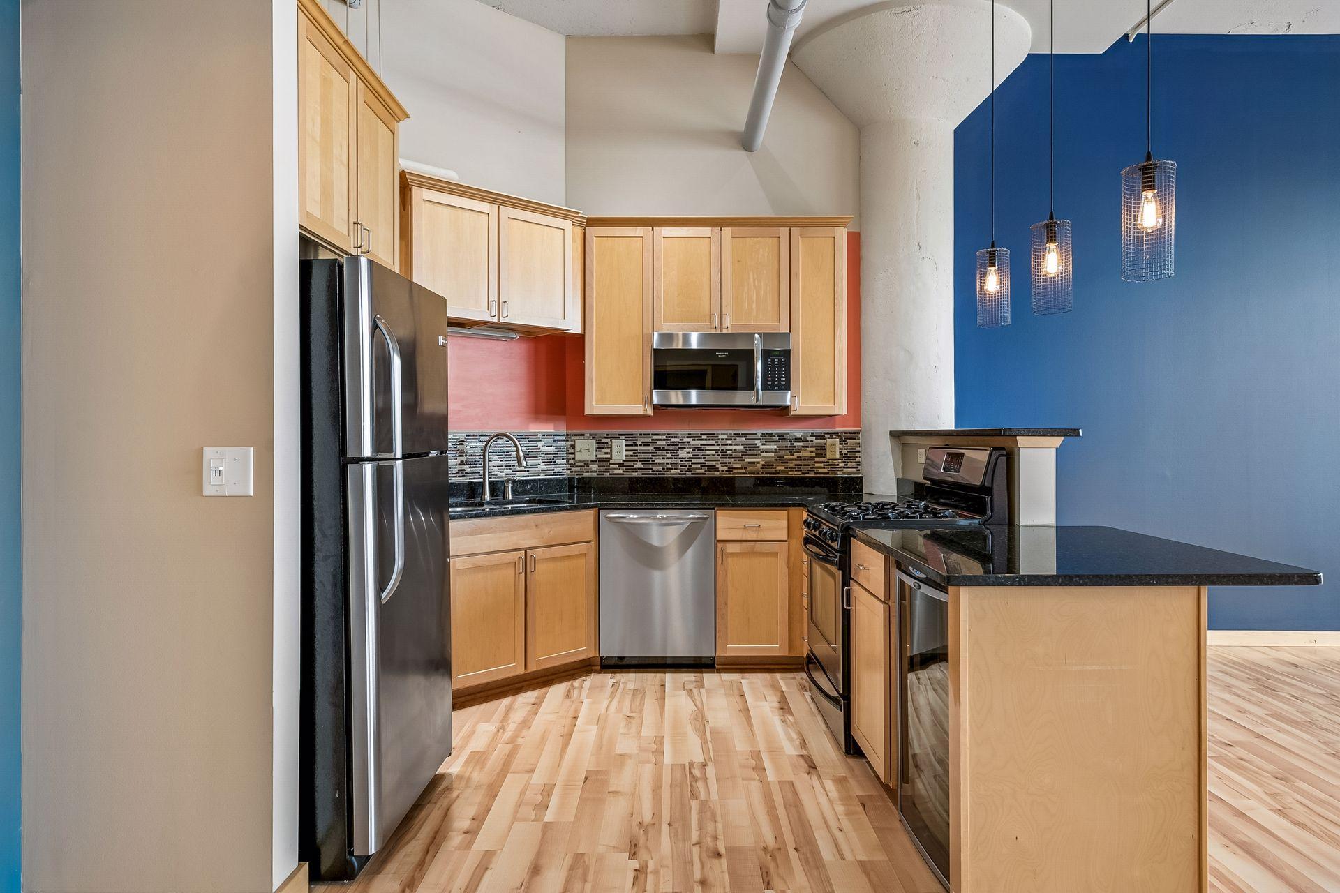 1901 E Hennepin Avenue 305 Property Photo 4