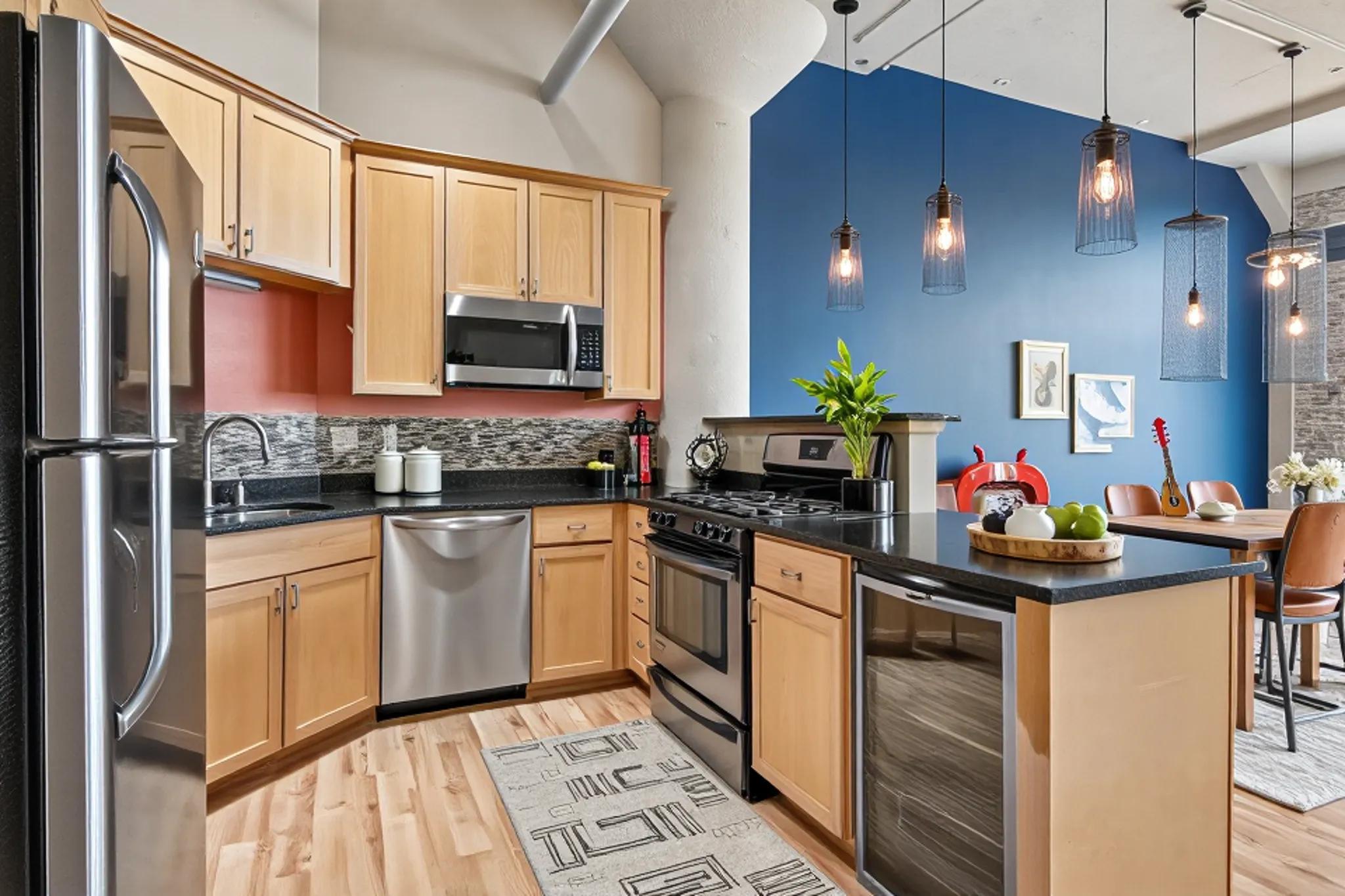 1901 E Hennepin Avenue 305 Property Photo 6