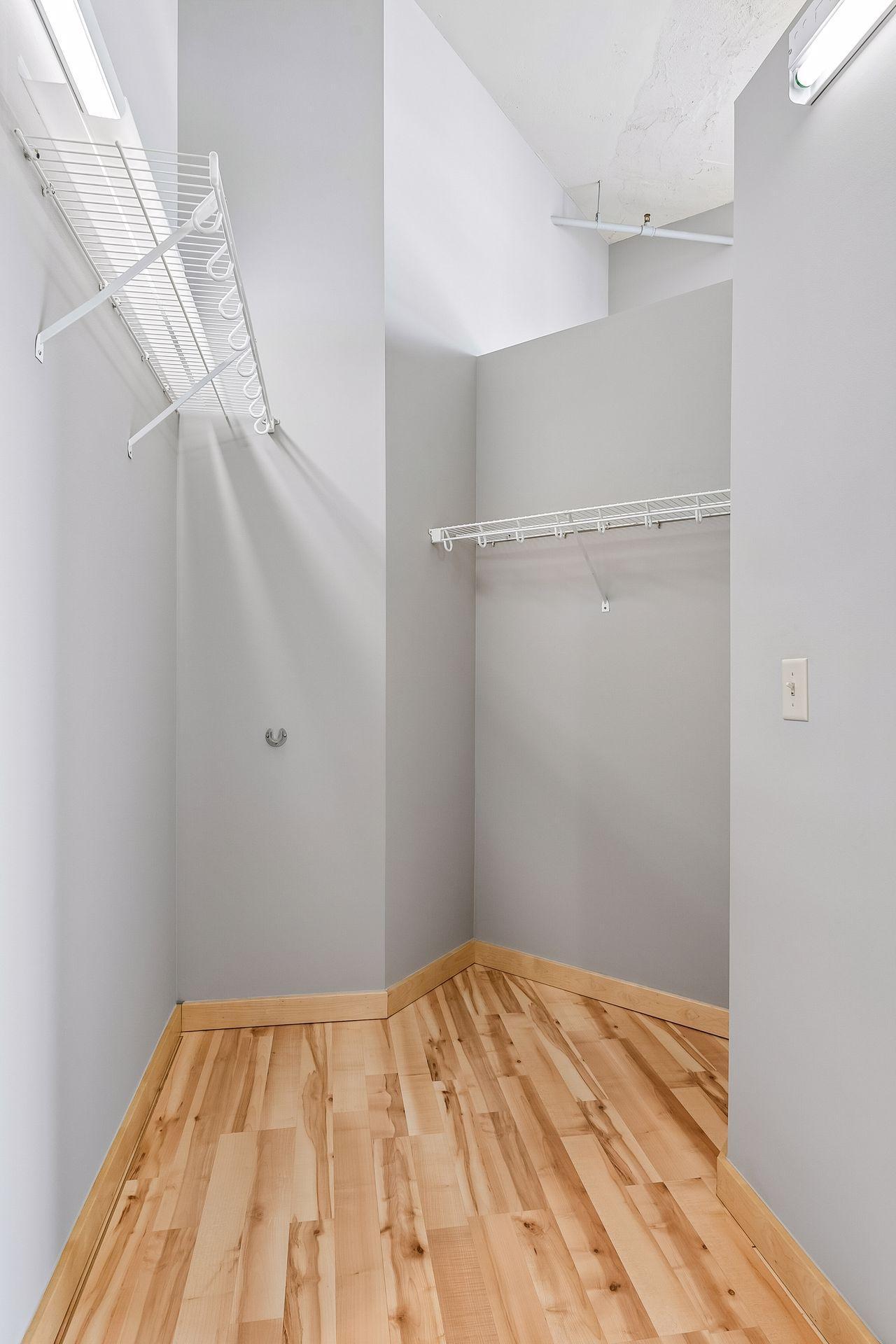 1901 E Hennepin Avenue 305 Property Photo 14