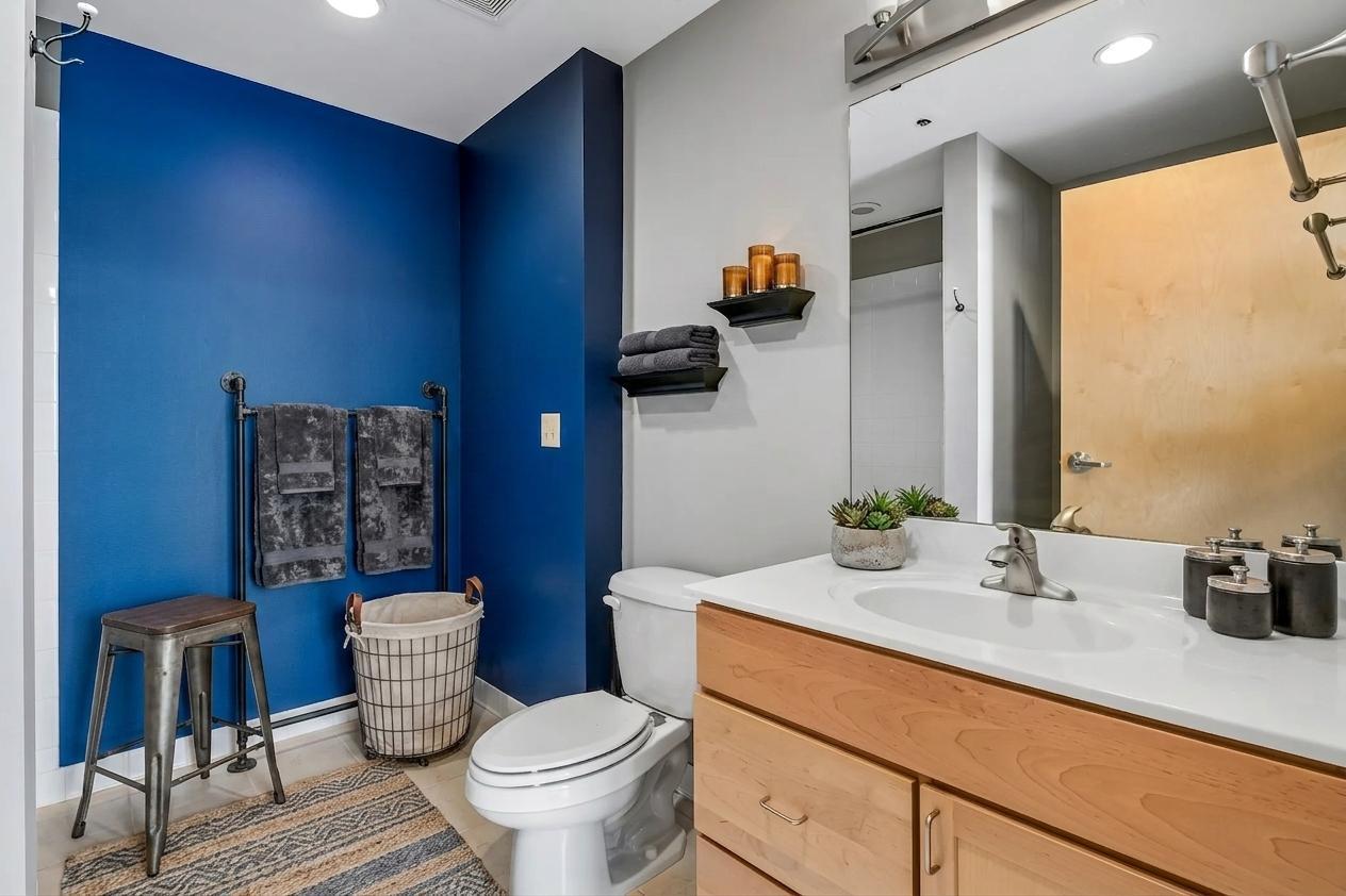 1901 E Hennepin Avenue 305 Property Photo 19