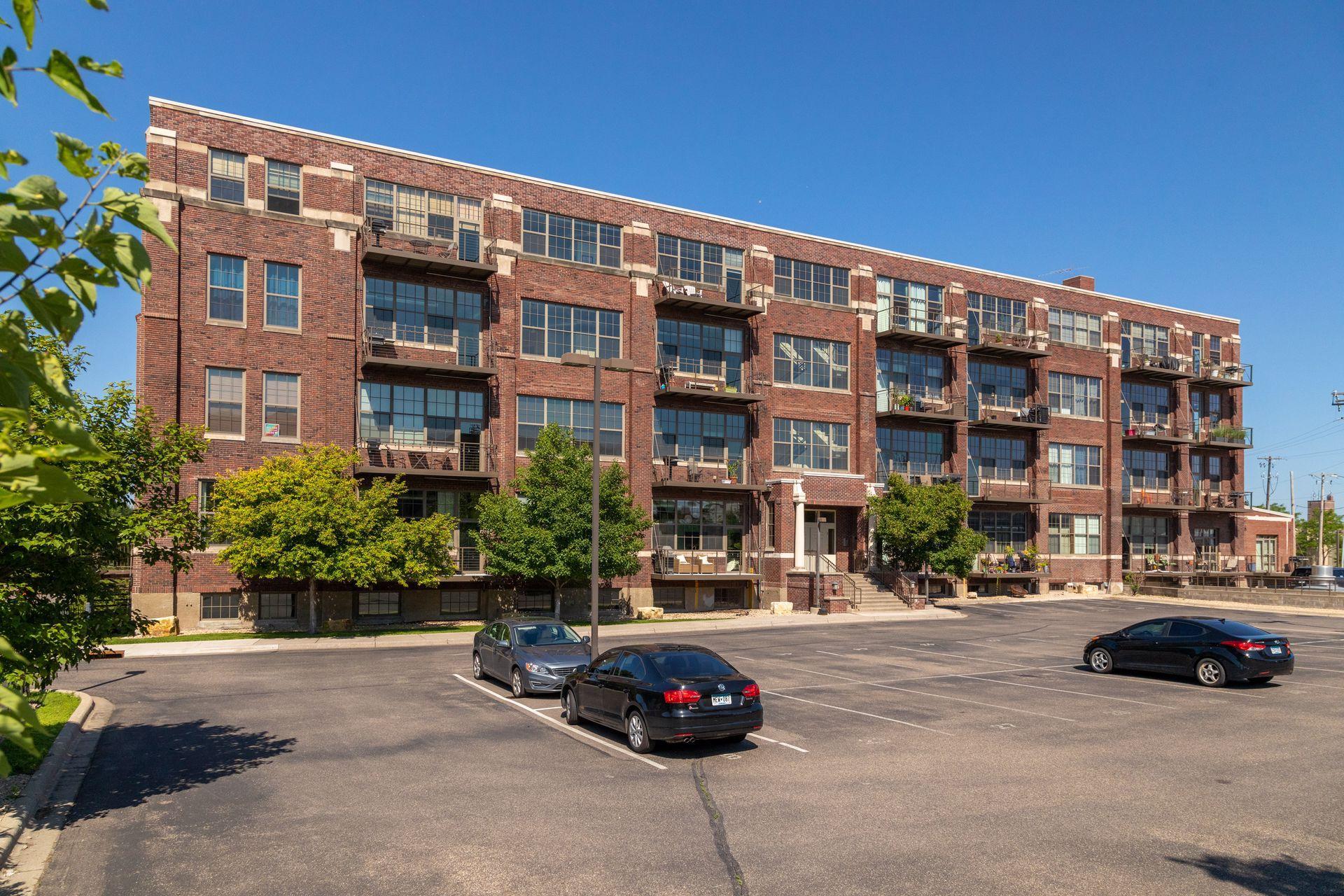 1901 E Hennepin Avenue 305 Property Photo 23