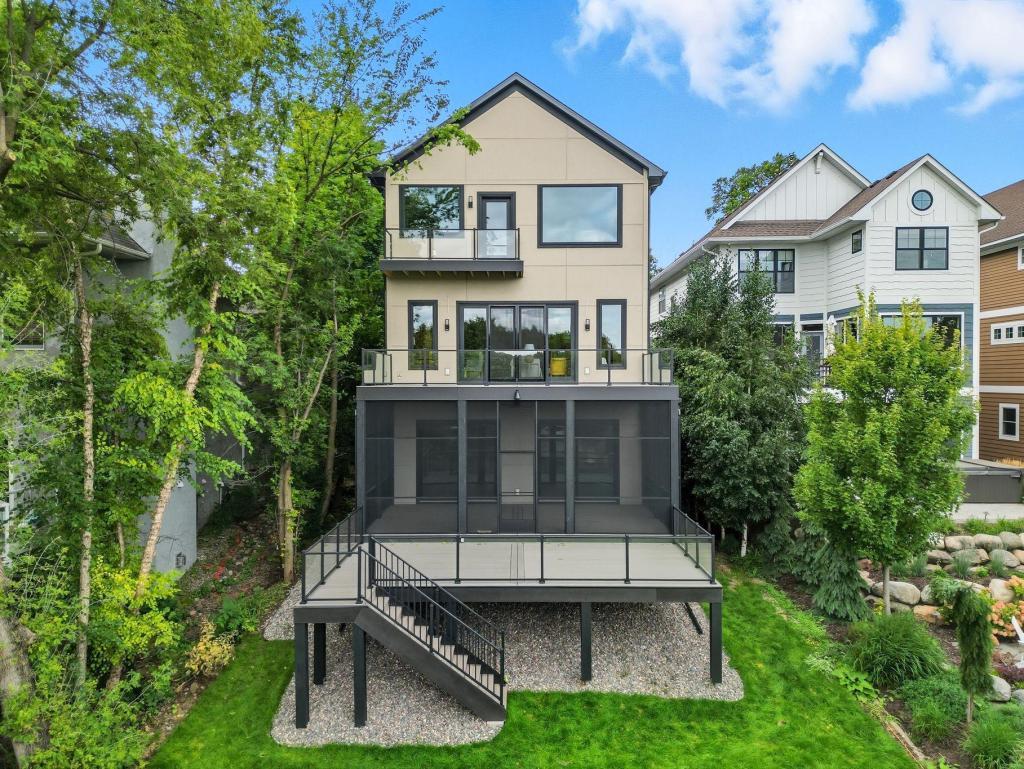 3061 Lake Shore Boulevard Property Photo 2