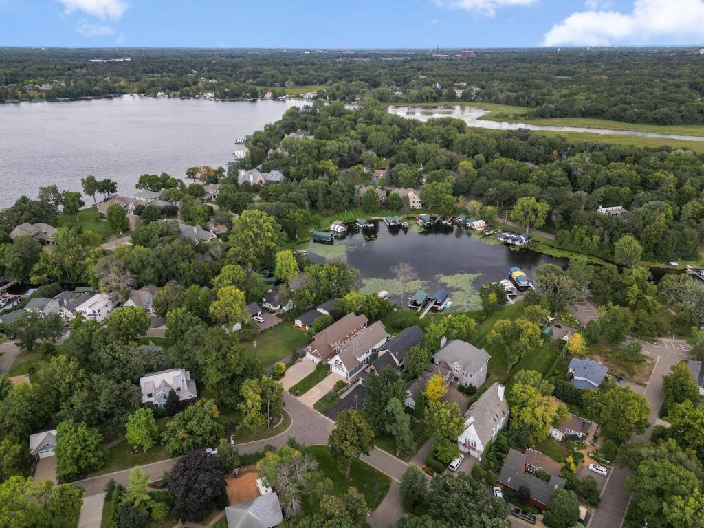 3061 Lake Shore Boulevard Property Photo 5