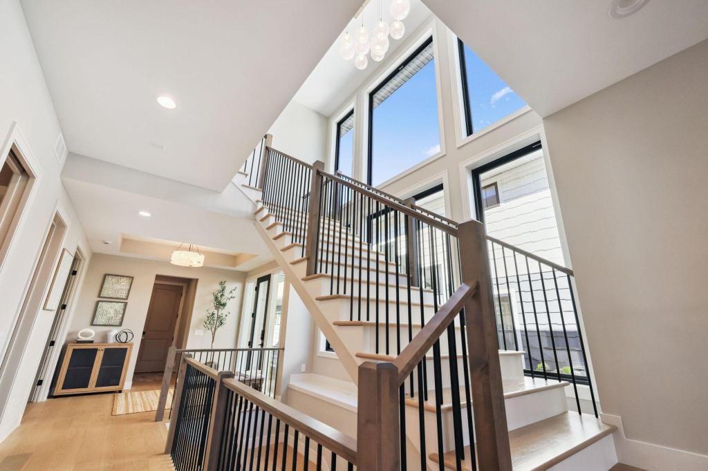 3061 Lake Shore Boulevard Property Photo 19