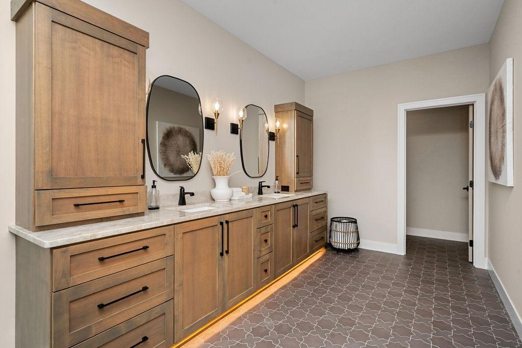 3061 Lake Shore Boulevard Property Photo 28