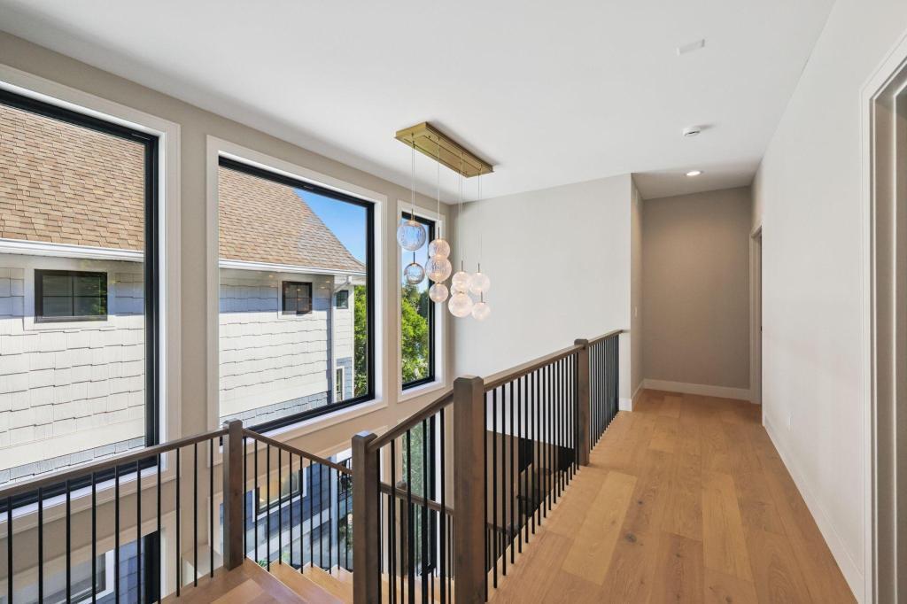 3061 Lake Shore Boulevard Property Photo 33