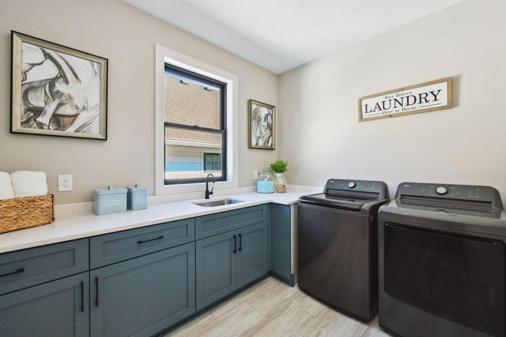 3061 Lake Shore Boulevard Property Photo 37