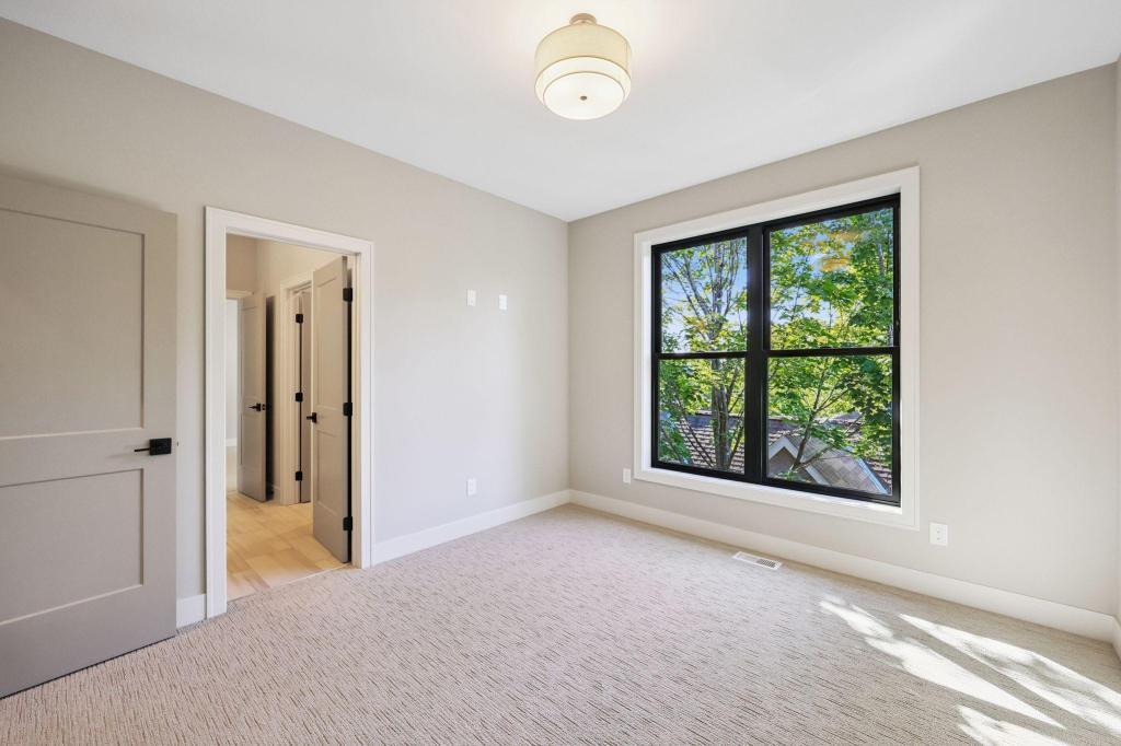 3061 Lake Shore Boulevard Property Photo 38