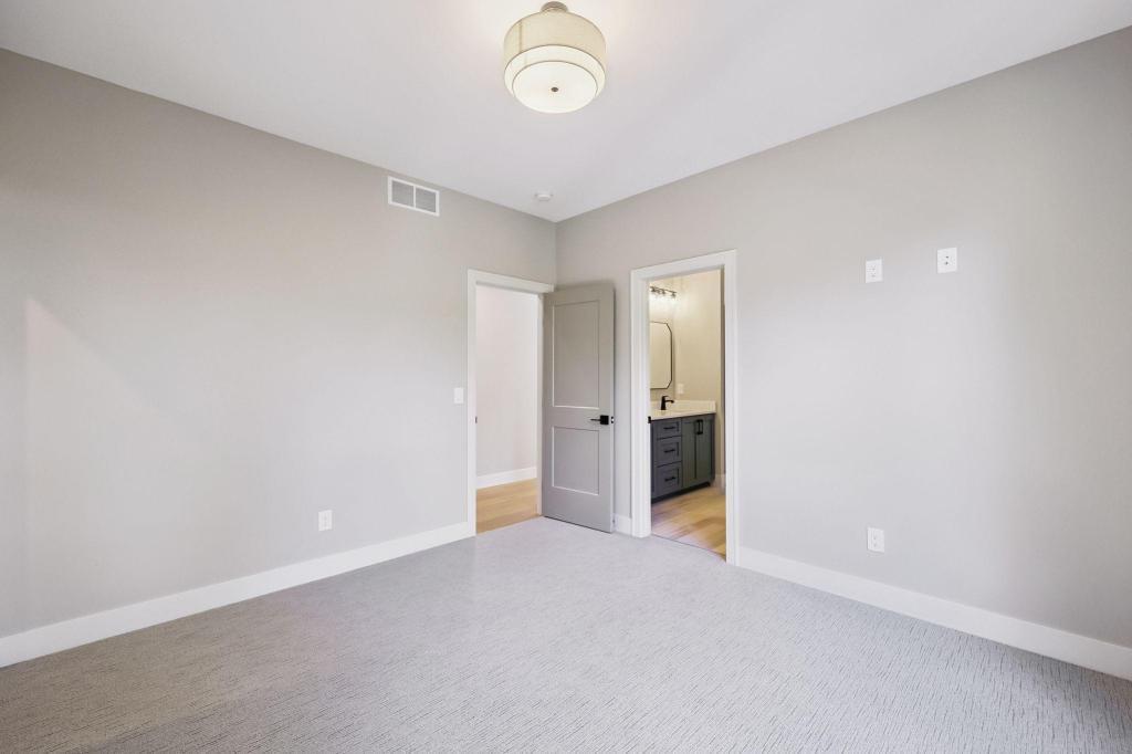 3061 Lake Shore Boulevard Property Photo 39