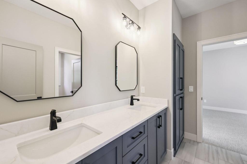 3061 Lake Shore Boulevard Property Photo 40